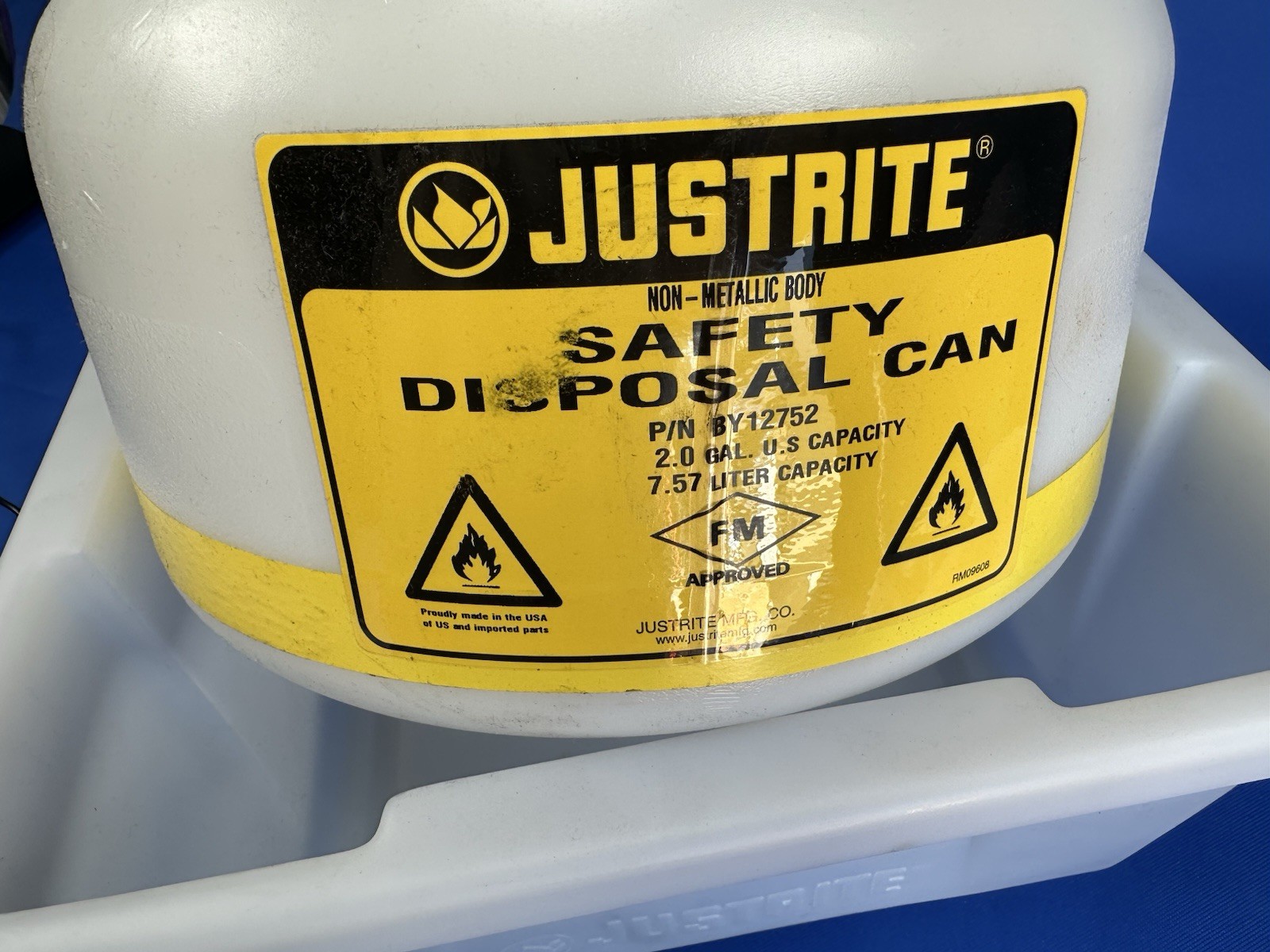 Justrite Safety Disposal Can 2.0Gallons 7.5L P/N: 12752 with Can Spill Tray