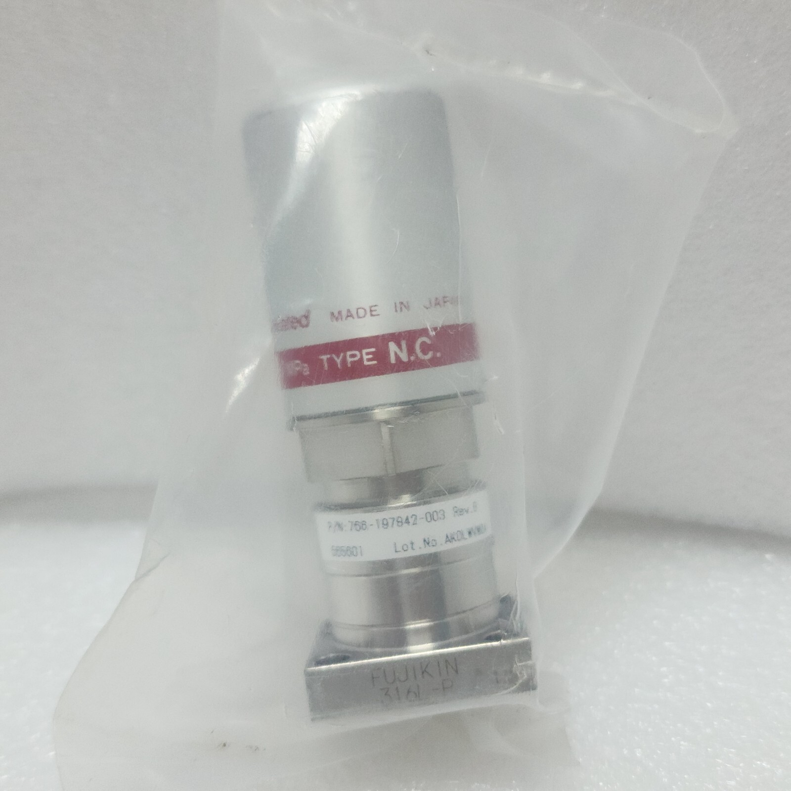 Fujikin C No 565601, 0.P. 0.5-0.6 MPa,Lam 766-197842-003 R B, N.C Valve,+97101