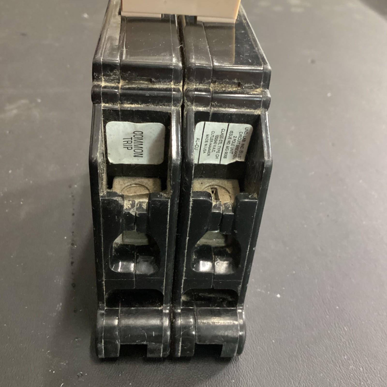 Cutler Hammer CH240 Circuit Breaker 40 Amp 2 Pole Plastic Foot
