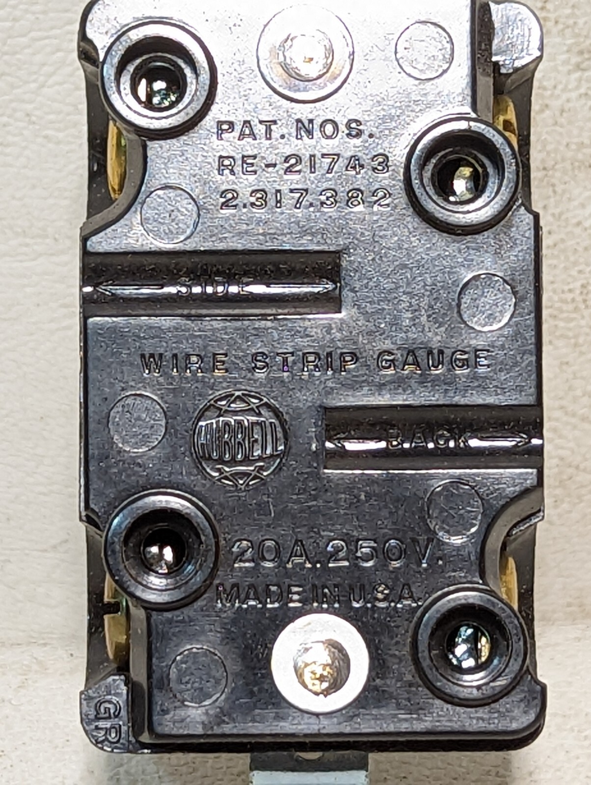 Lot of 4 Hubbell 7250 flush outlets, Bakelite, 4-wire, for back and side wiring,