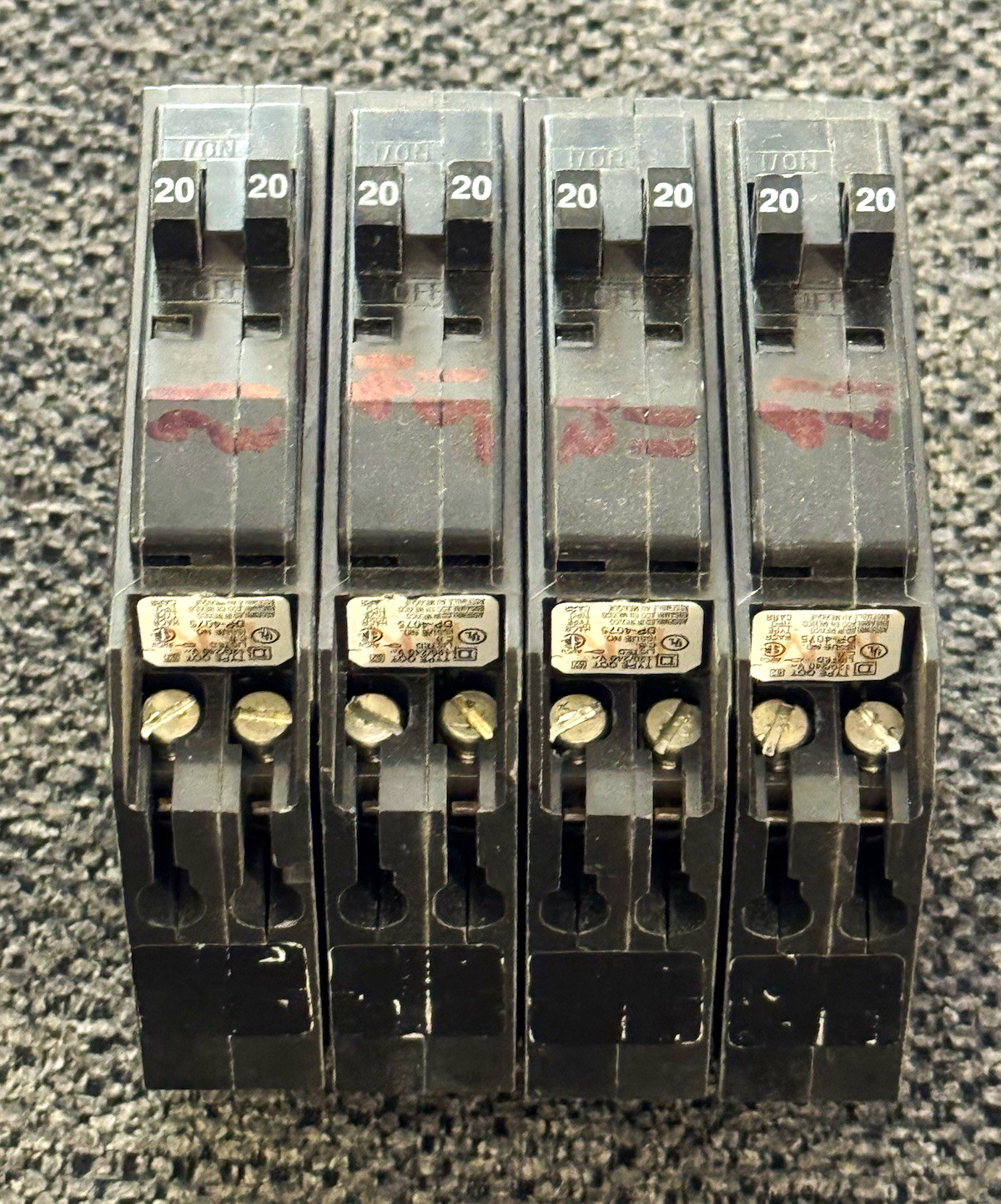 Eaton CL120 CL120CTL 20A 1-Pole 120/240V AC Plug-In Circuit Breaker Lot of 4