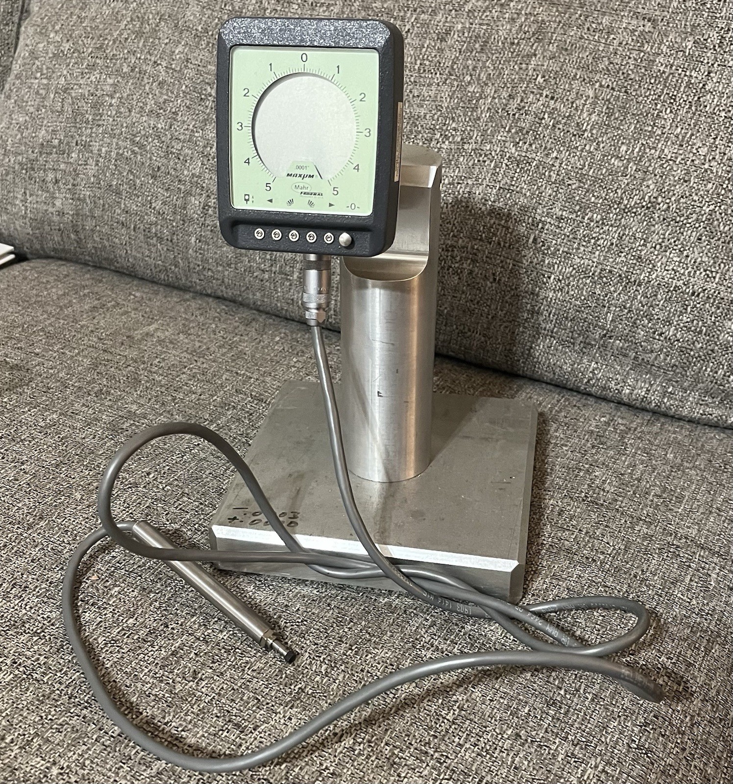 Mahr Federal DEI-70110 Maxum Plus 3.4V Electronic Readout Linear Probe & Base