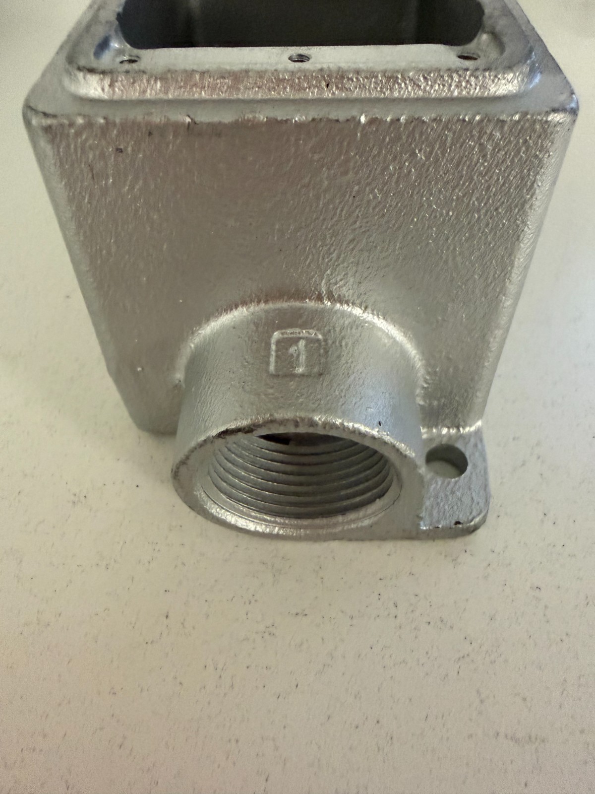 FDC-1-100 Malleable Iron Ridge Top Cast Device Box 1-Gang 1″