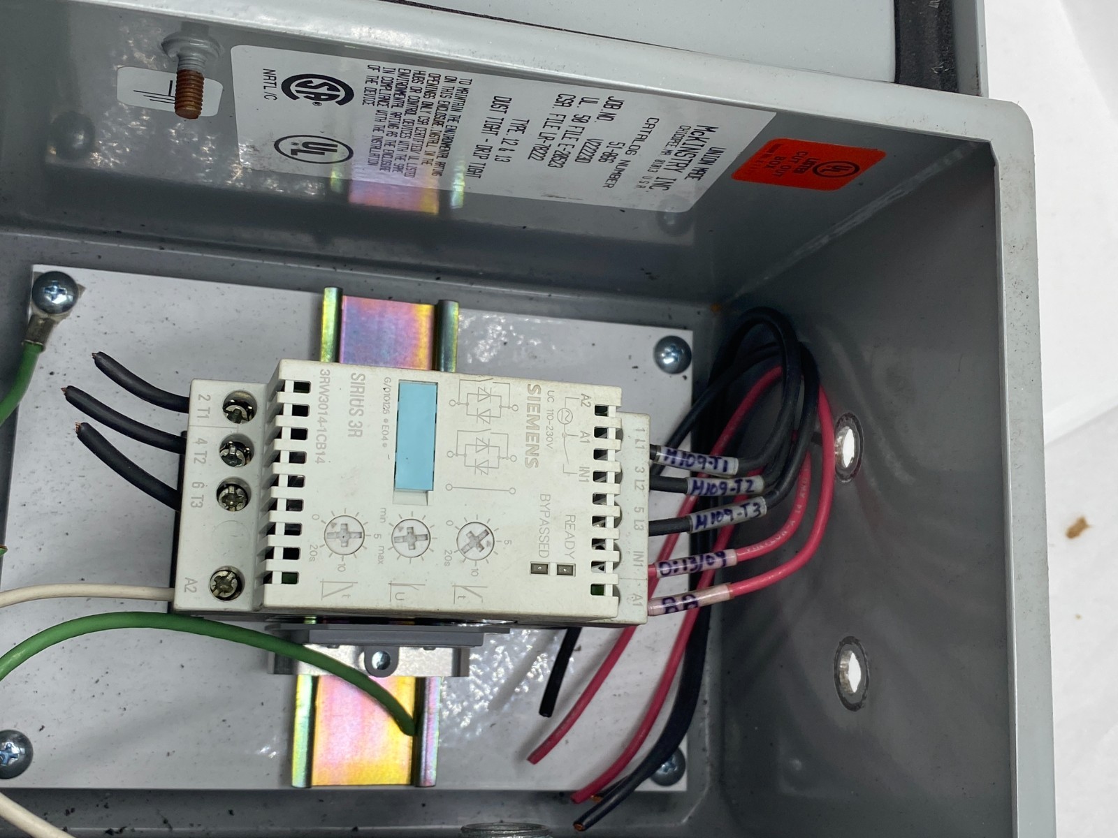 Siemens 3RW3014-1CB14 Soft Starter in McKinstry 51-866 Enclosure Box NEMA 12
