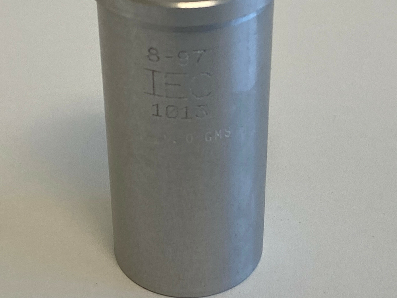 B6: IEC 1016 (12/83) 136.0gms Centrifuge Bucket