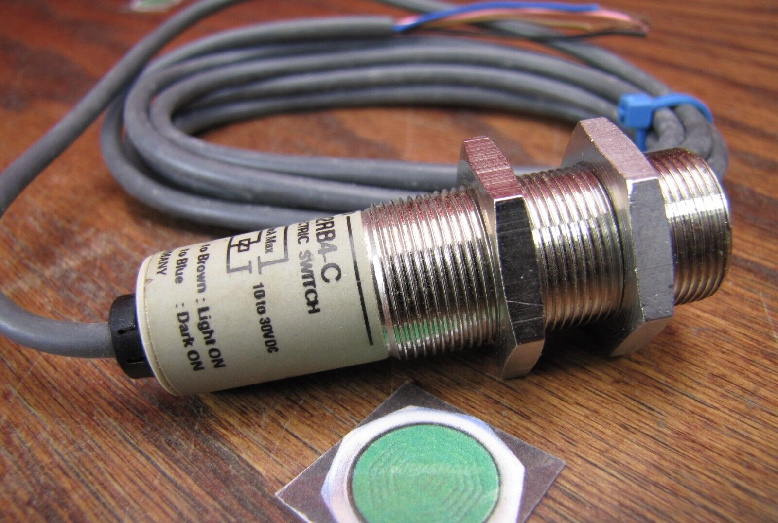 Omron Photoelectric Switch 10-30v Photoswitch Sensor E3F2-R2RB4-C