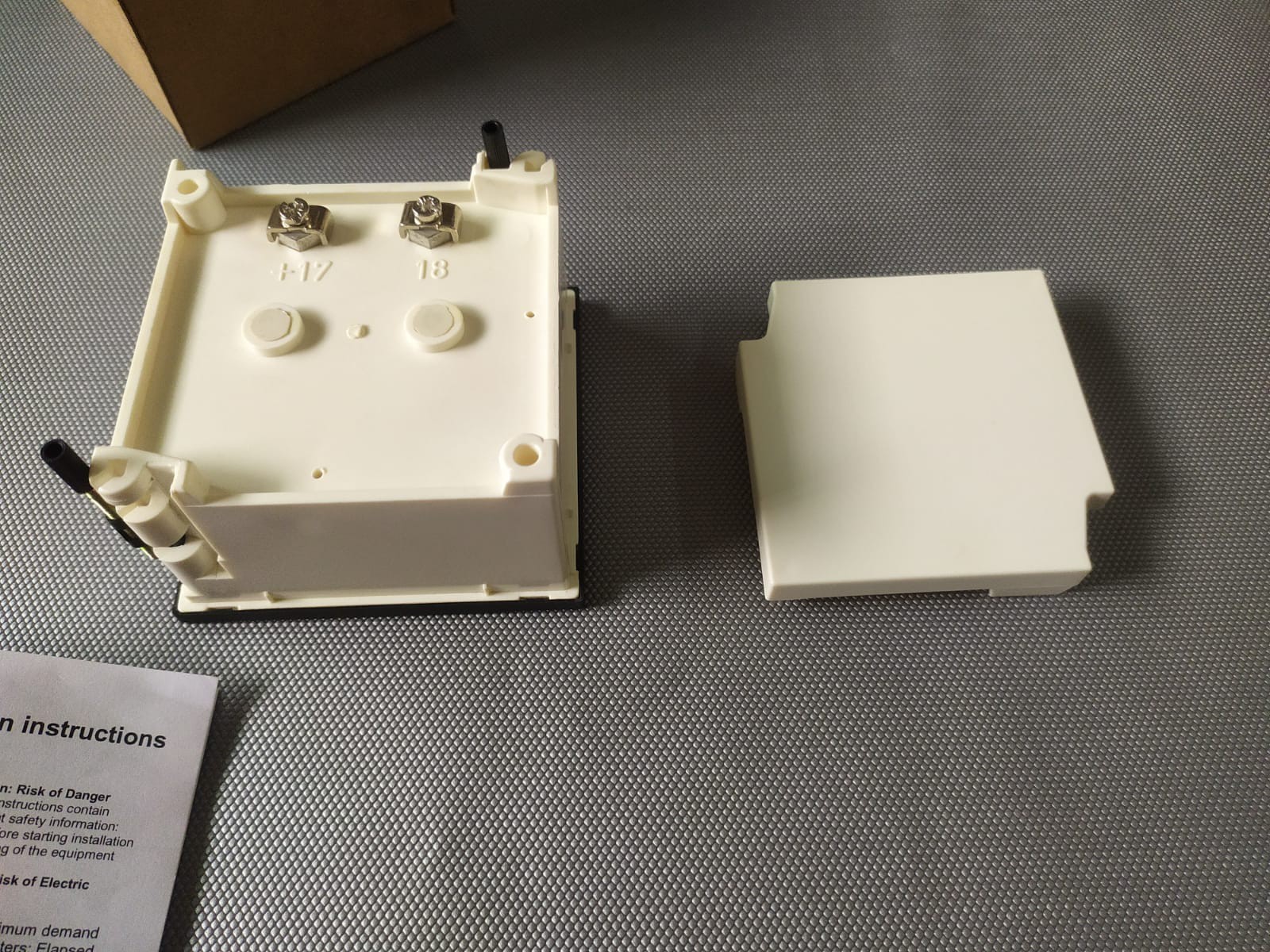 Crompton / Tyco Electronics E244-05V-G-LS-SS-ER Analogue Voltmeter 0-1000V Dc