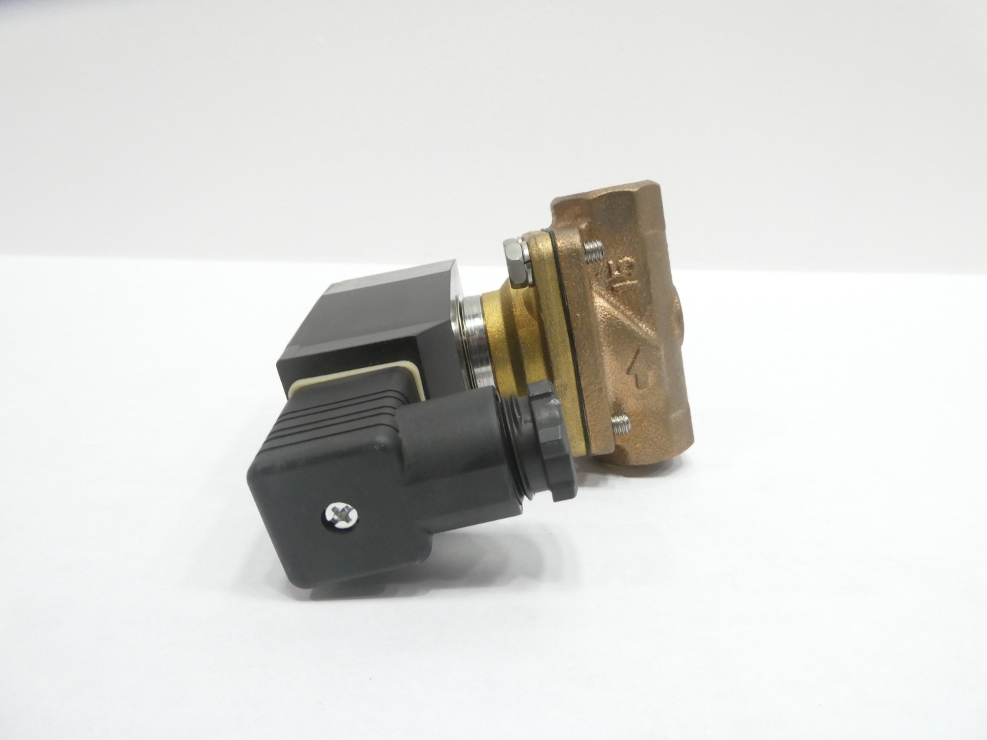 Ckd ADK11-15A Solenoid Valve 24v-dc 3/4in Npt 0.6mpa