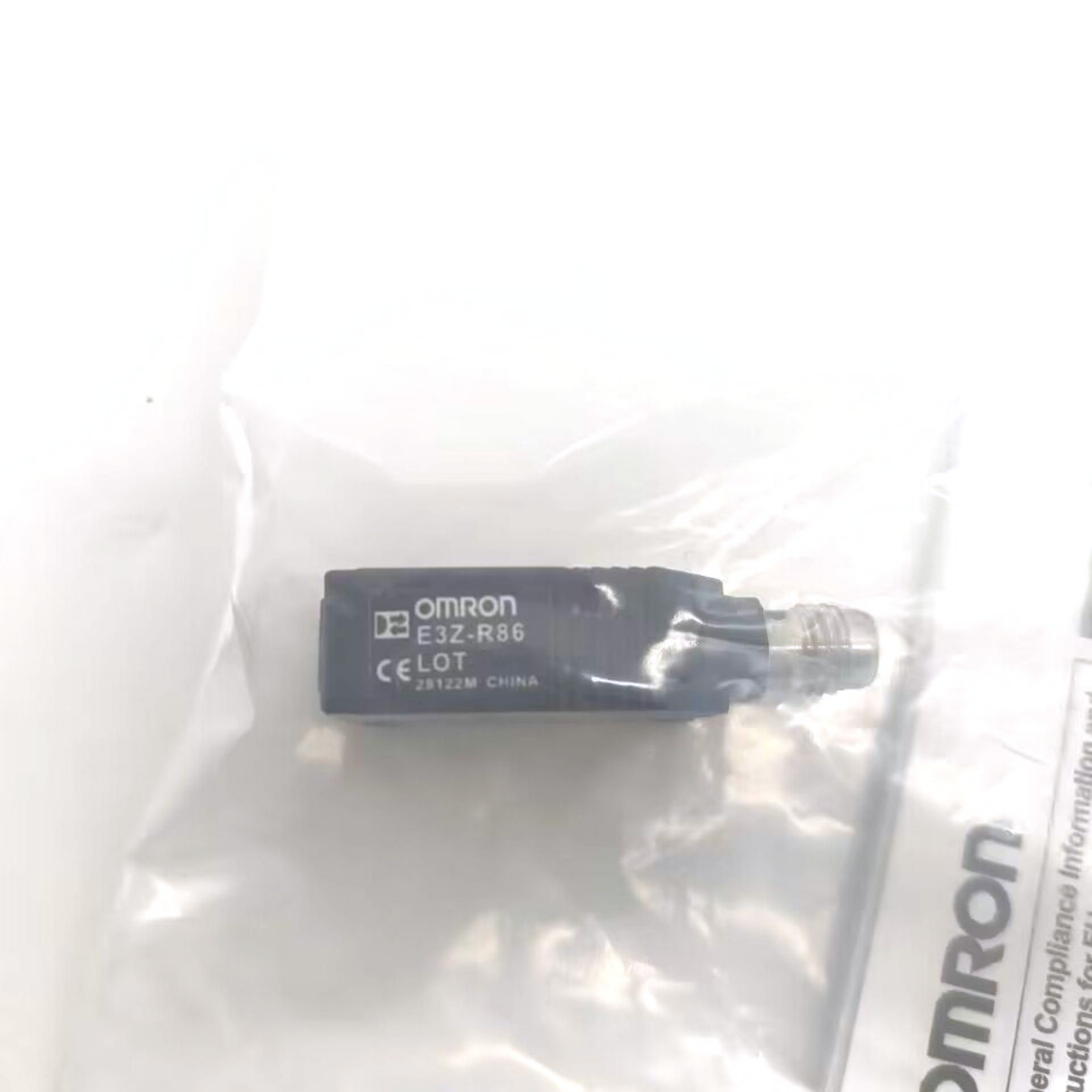 ONE E3Z-R86 1X New OMRON PhotoElectric Switch E3Z-R86 12-24VDC – US Stock