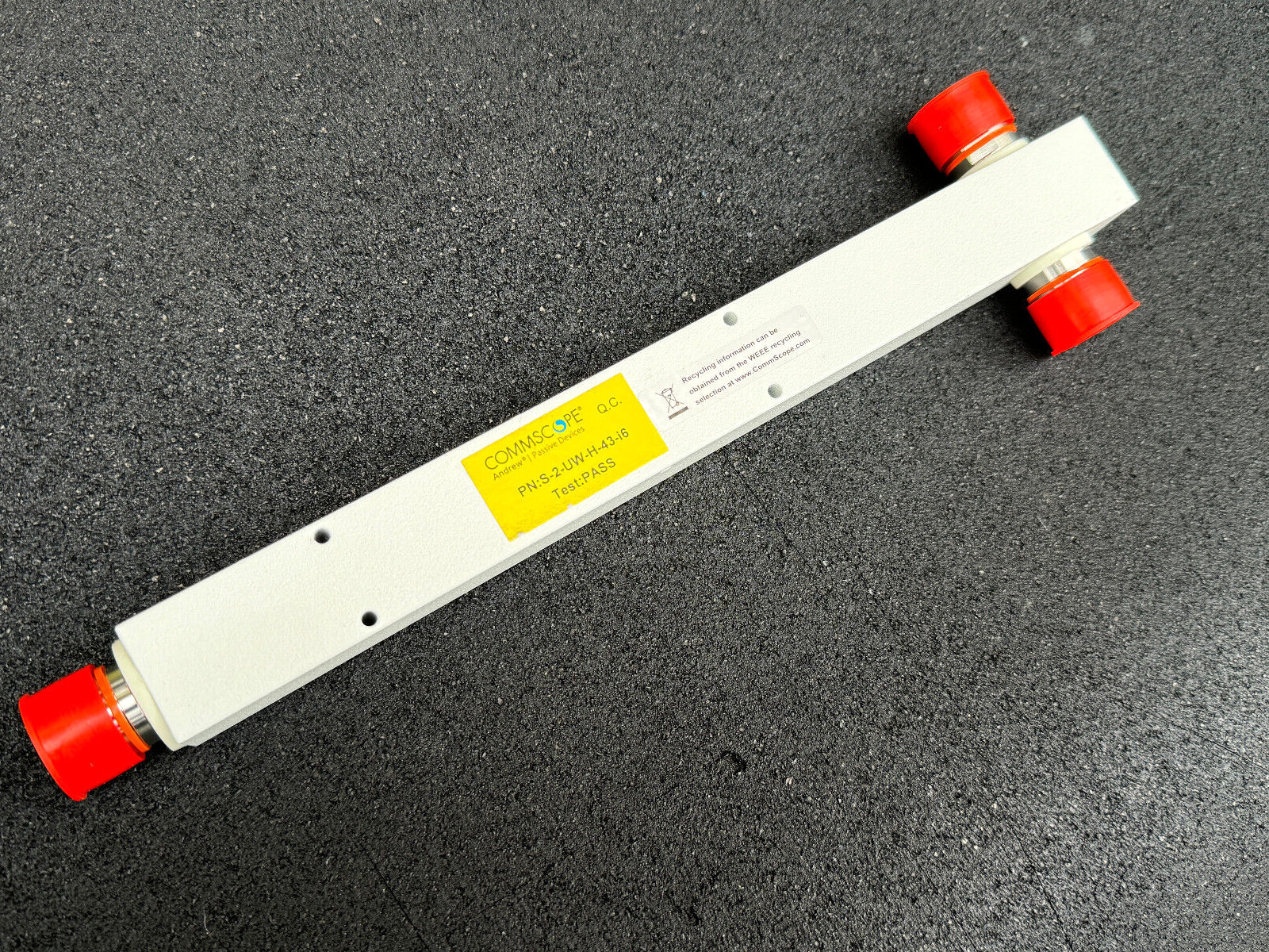 COMMSCOPE S-2-UW-H-43-I6 555-6000MHz 300W Low PIM 2-Way Reactive Splitter