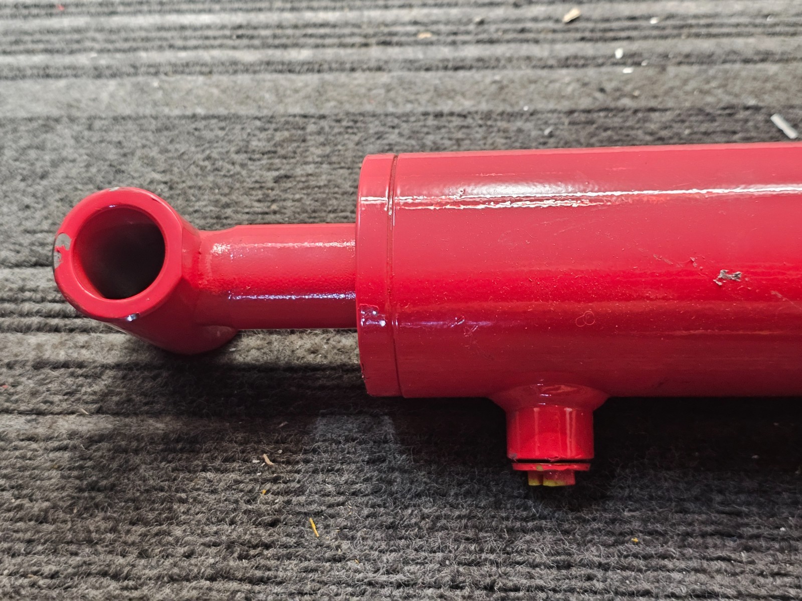 Hydraulic Welded DBL-ActingCylinder 2.89″ OD x 22″ Retracted Length x 1.26″ Rod