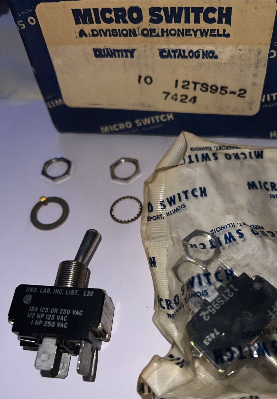 HONEYWELL 12TS95-2 Toggle OFF ON DPST 15 A 125 VAC/250 VAC NEW in SEALED PACKAGE