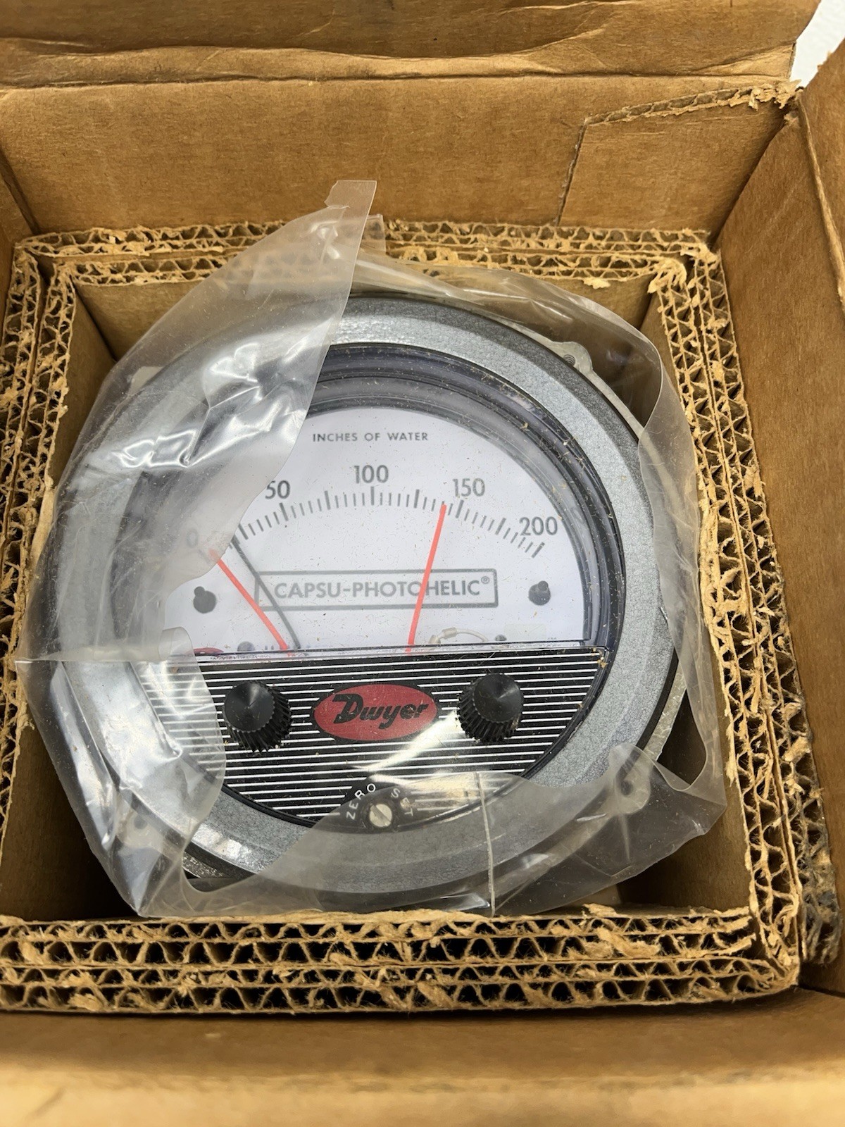 Dwyer 43200 Capsu-Photohelic Pressure Switch/Gauge (0-200″w.c.)