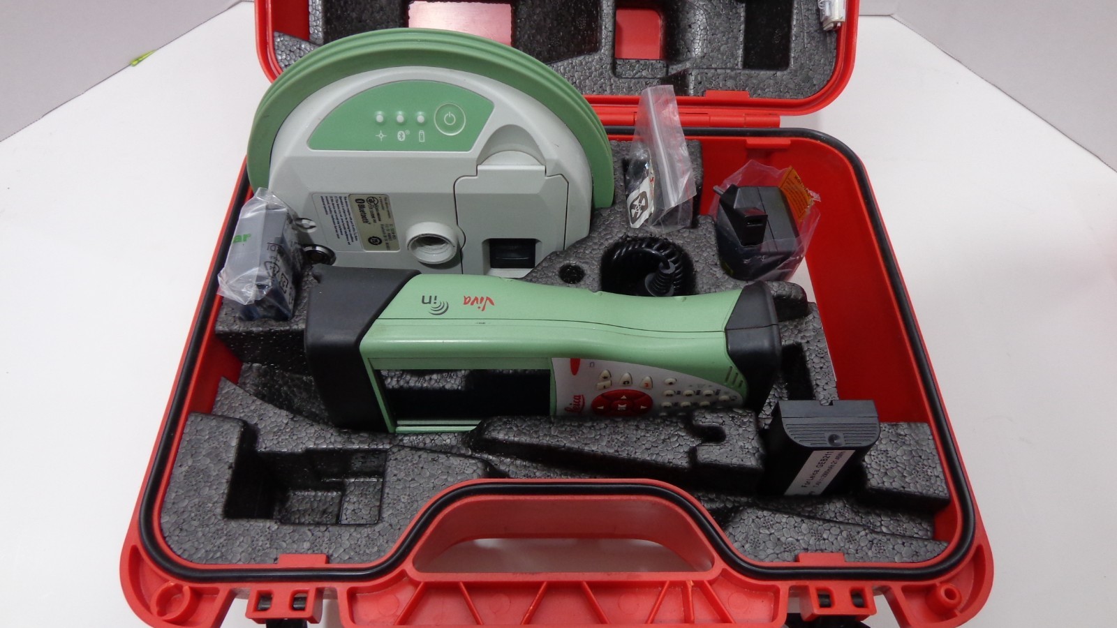 Leica GS08 Plus GPS 3.75g GSM With CS10 Controller, Charger, 2 Batteries & Case