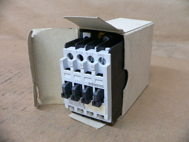 Siemens 3Tf31 10-0Ak6 Contactor 18Amp 3Pole 110/120V 50/60Hz