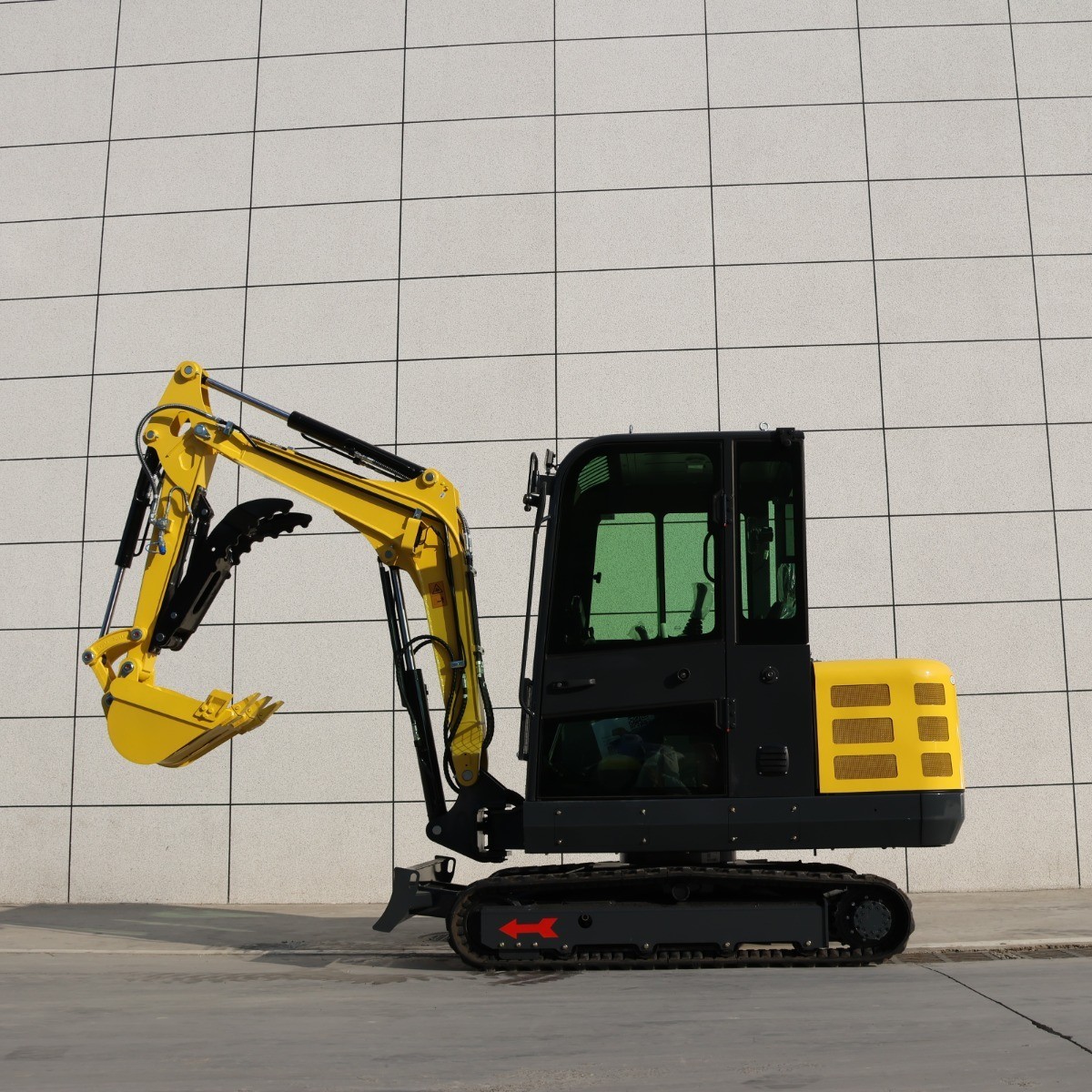 3.5 Ton Kubota 25HP Diesel Mini Excavator Side Swing Boom + Any 2 Attachments