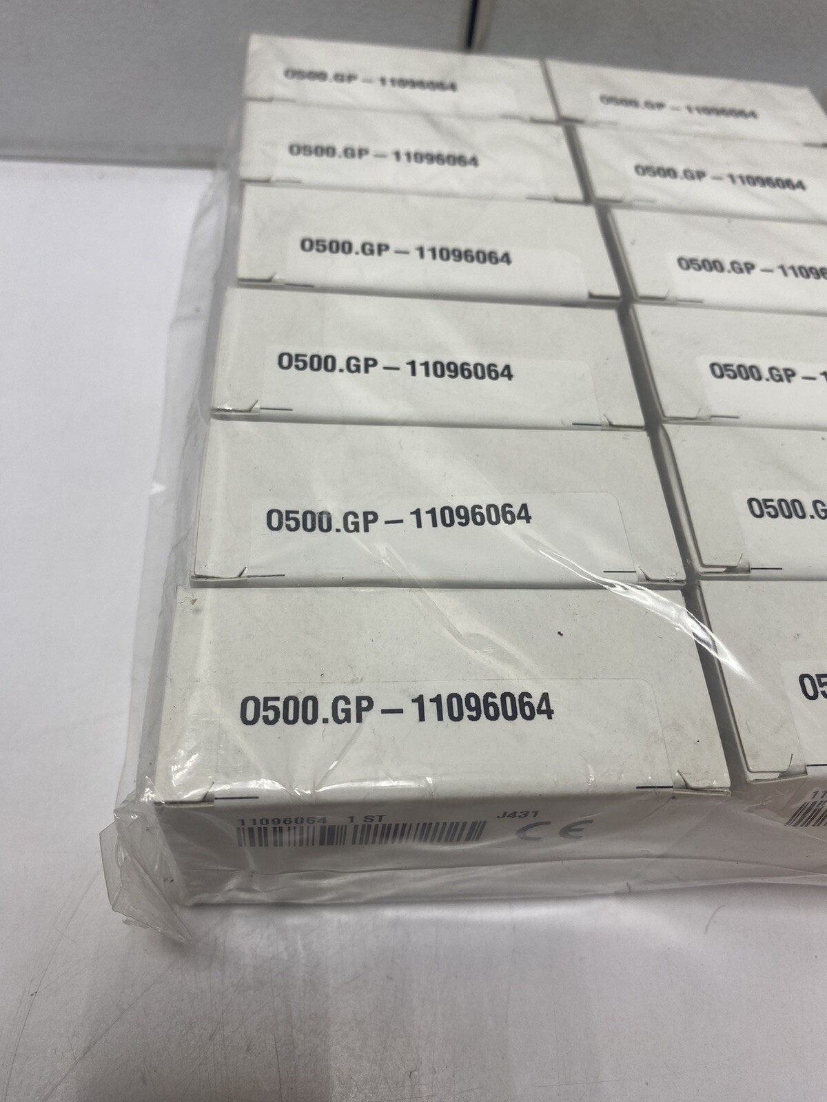 Baumer O500.GP-11096064 Diffuse sensors with background suppression