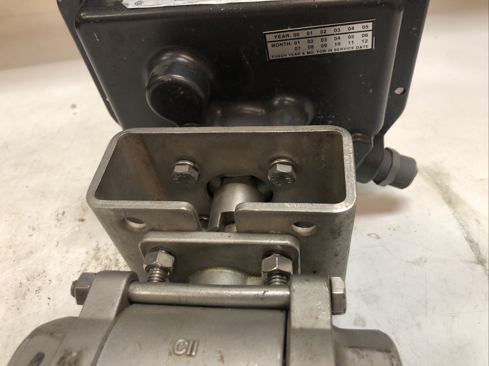 1 USED APOLLO ACTUATOR AE40010, 24VDC NEMA 4,TORQUE 400 IN-LBS, 1.38 AMPS