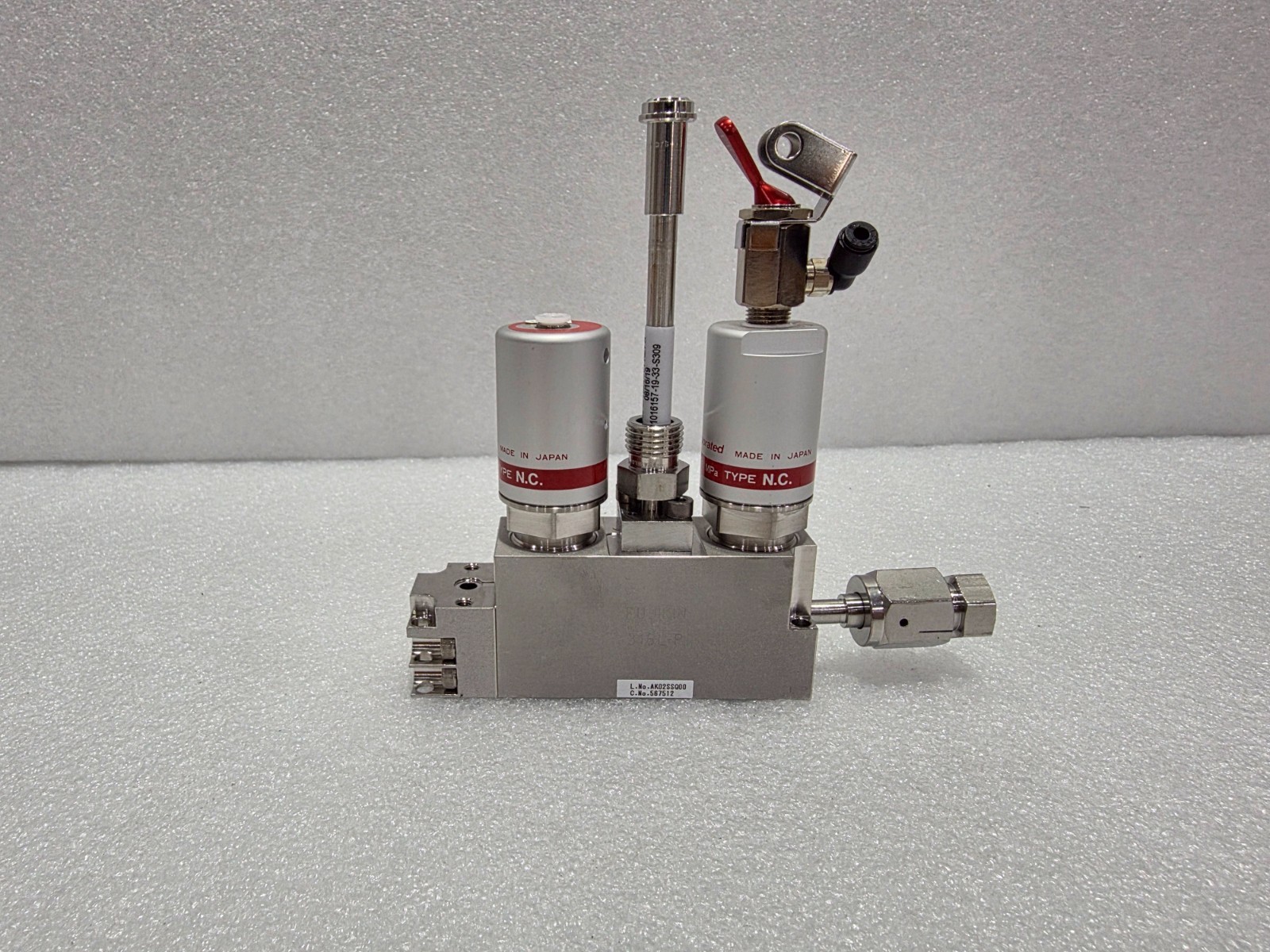 FUJIKIN DIAPHRAGM VALVE GAS LINE 567512(839-077824-701)