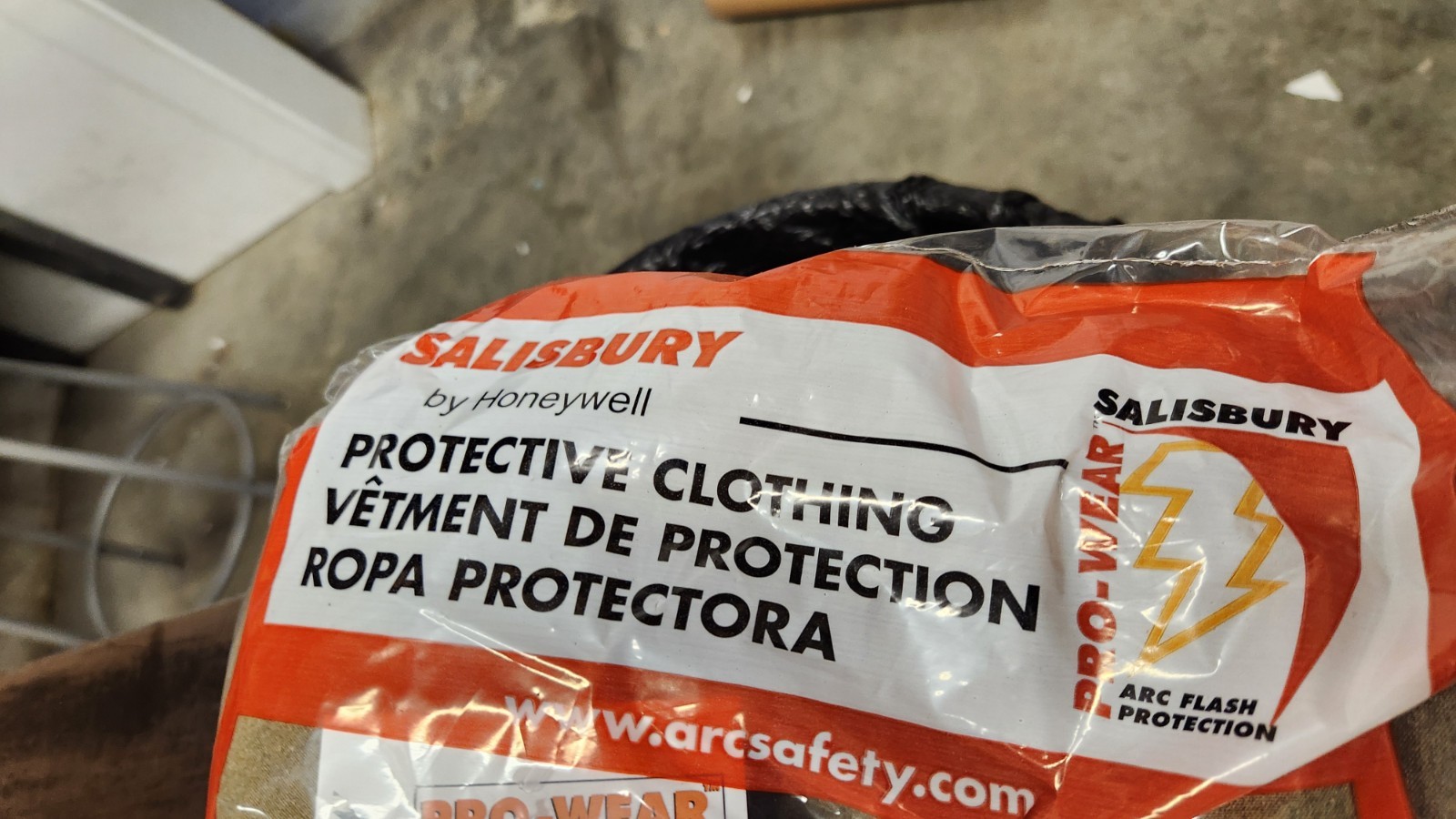 Salisbury Honeywell SK40PLT-LFH40 XL Arc Flash Kit 40 Cal NEW IN DISTRESS BOX