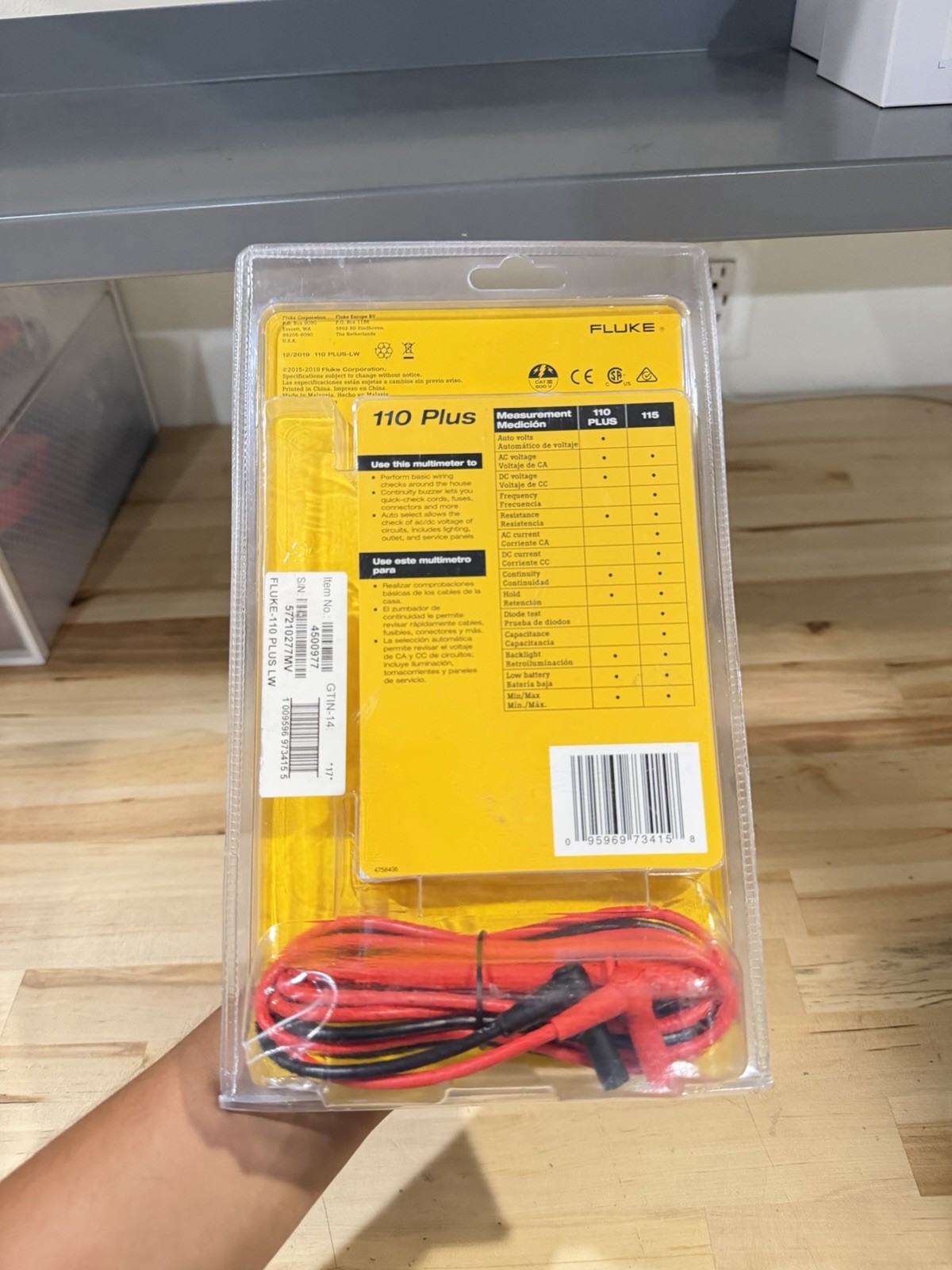 FLUKE 110 PLUS ESSENTIAL MULTIMETER W/ LEADS SHIPS FAST