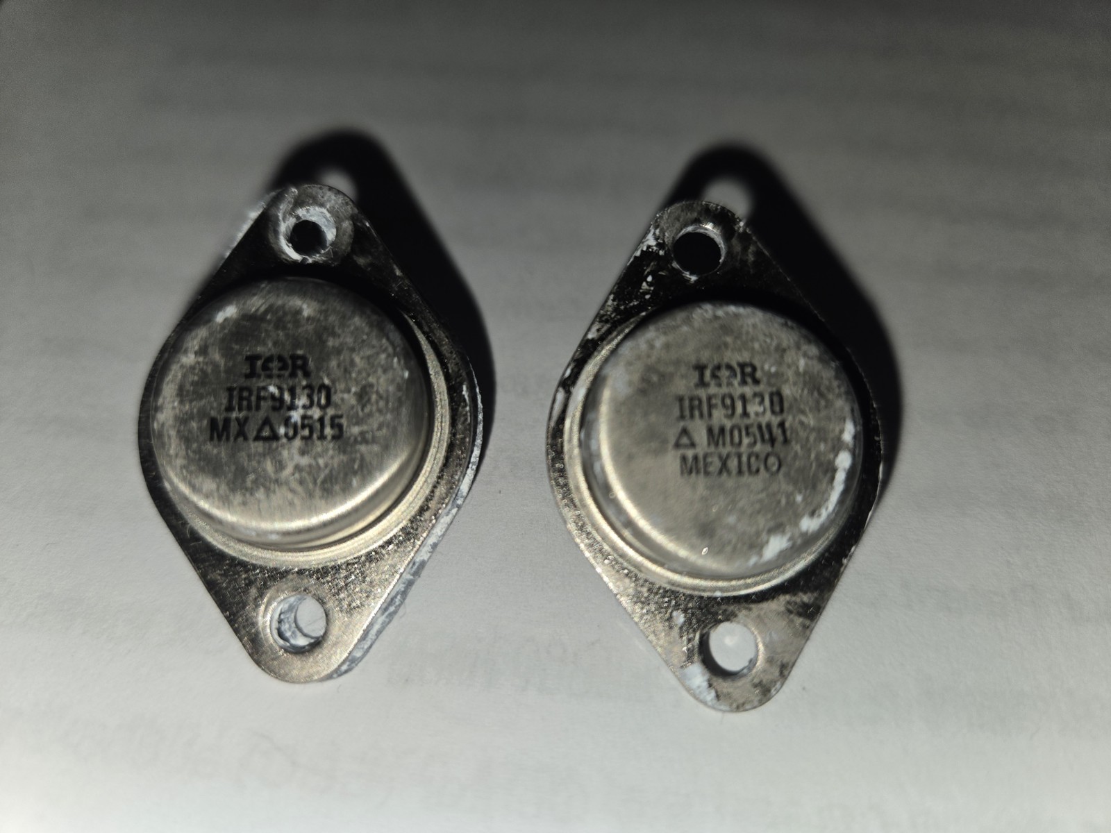 INTERNATIONAL RECTIFIER IRF9130 / IRF9130 (NEW old Stock) (A3)