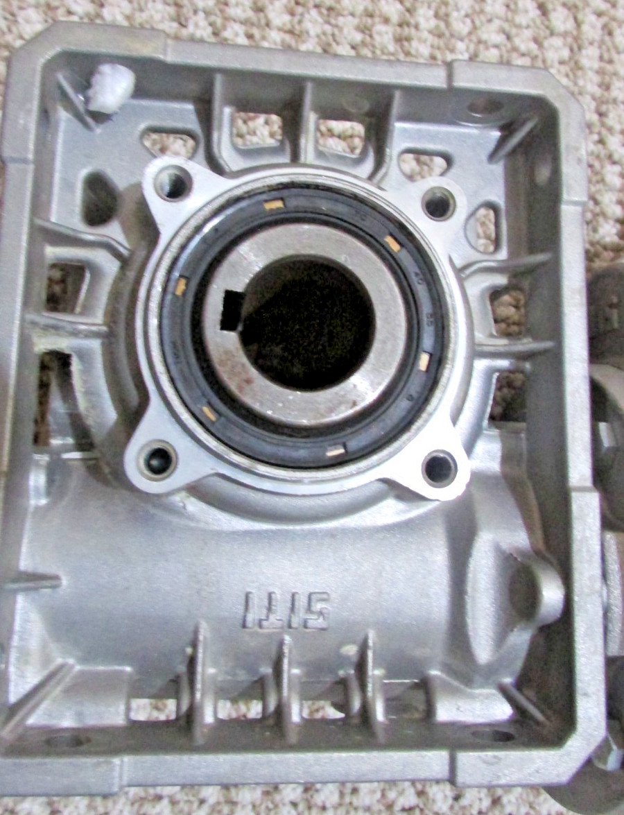 Motovario 63A4 Gearbox Reducer 4 Pole 3 Phase 1350-1620 RPM, 230/400V, 0.12kw
