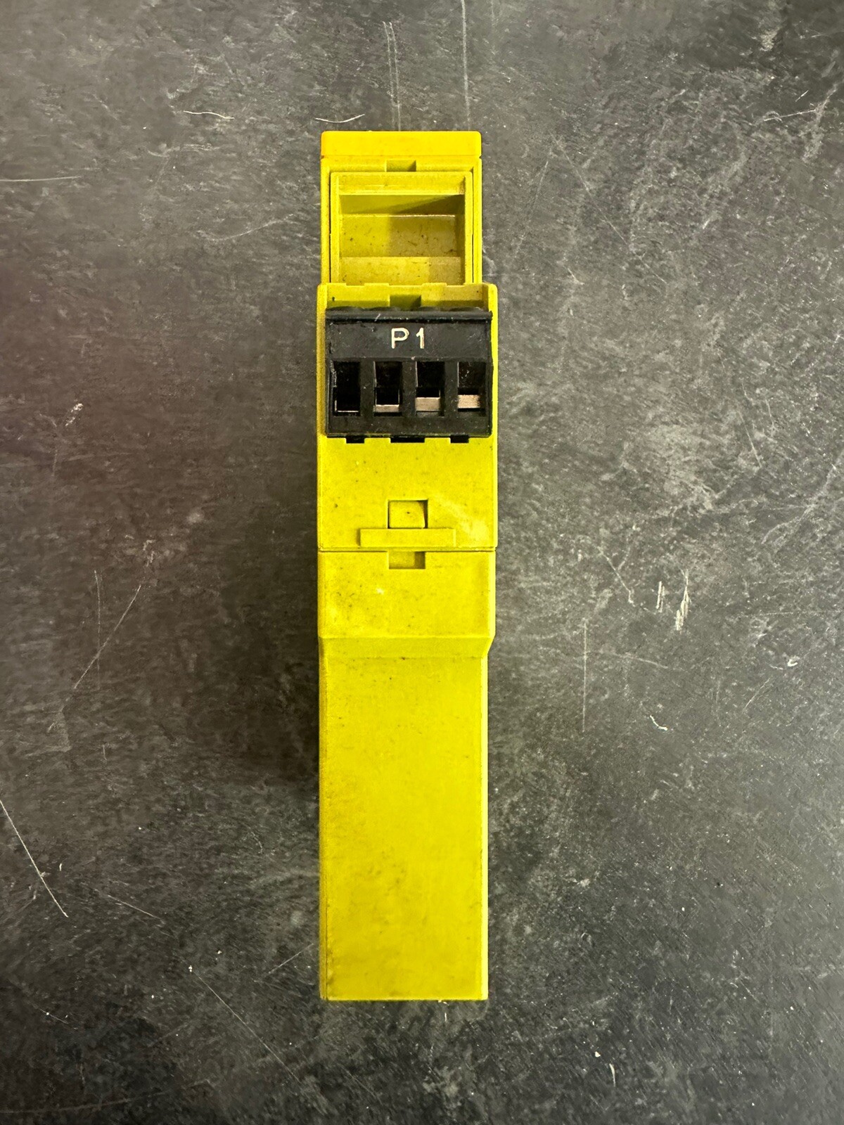 Pilz 777583 PZE X4VP 3/24VDC 4n/o Safety Relay