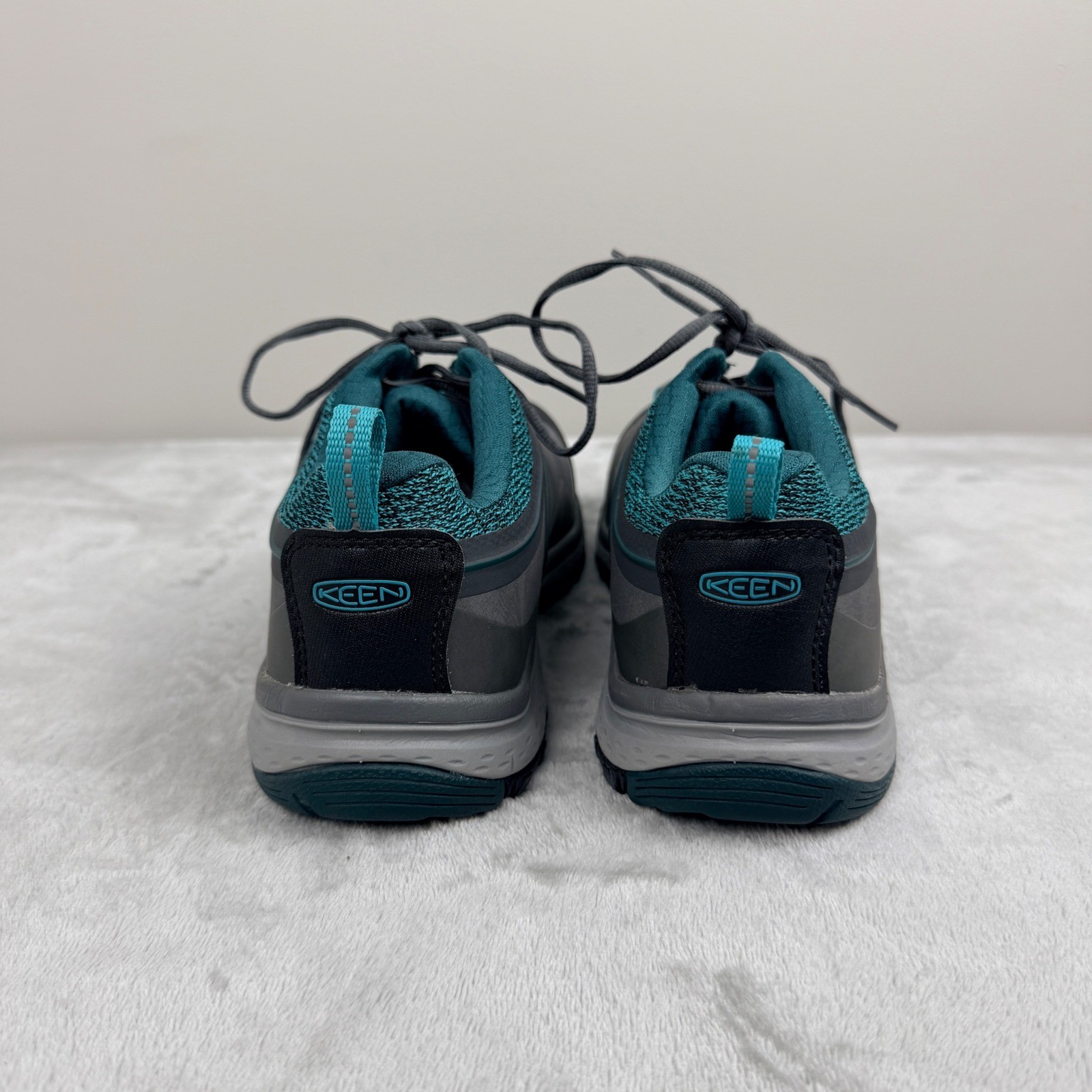 KEEN Utility Work Shoes Women’s 8W Grey Teal Safety Toe EH Low Sneakers