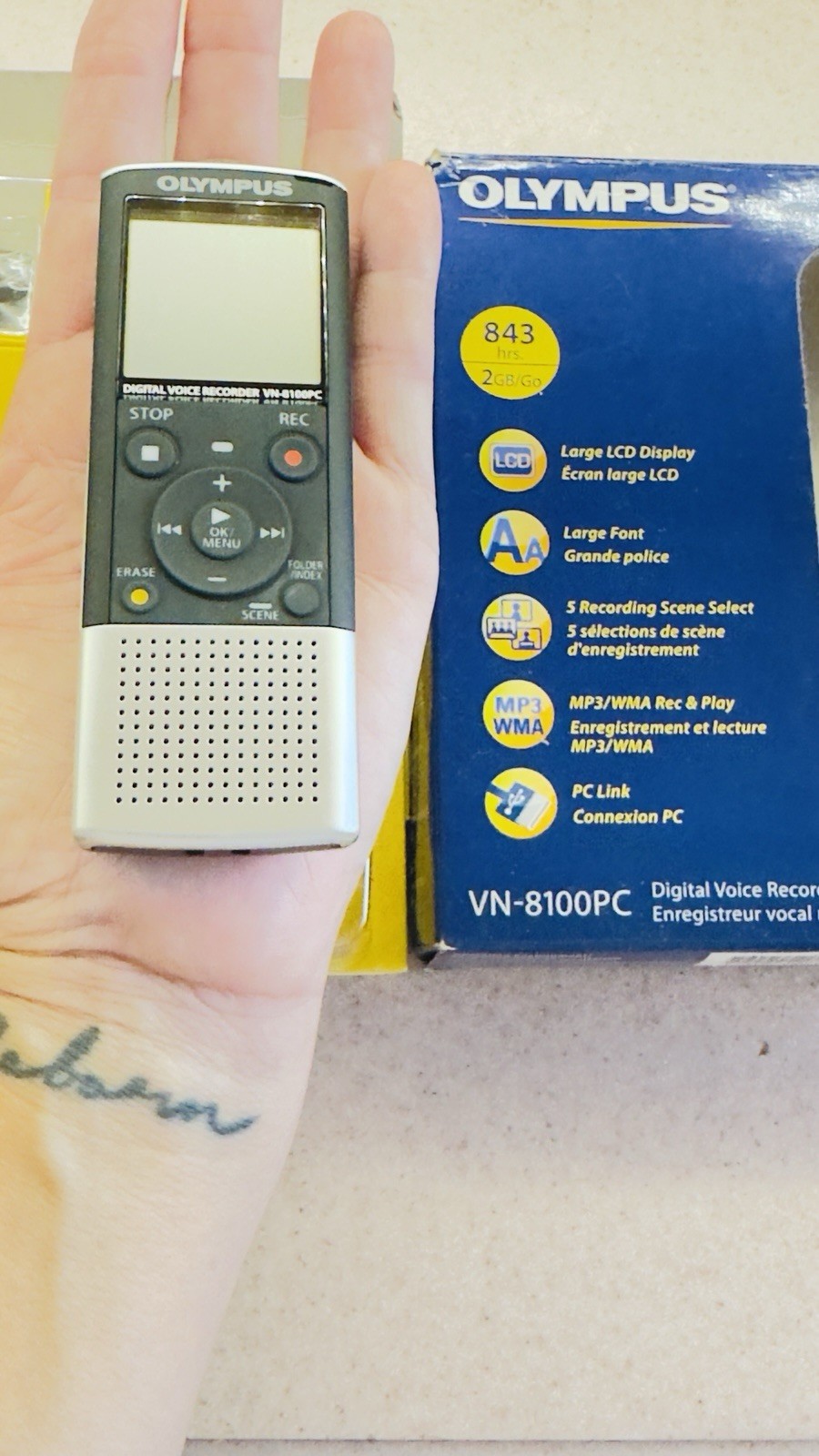Olympus VN-8100PC Digital Voice Recorder 2GB USB MP3 Player 843 hr