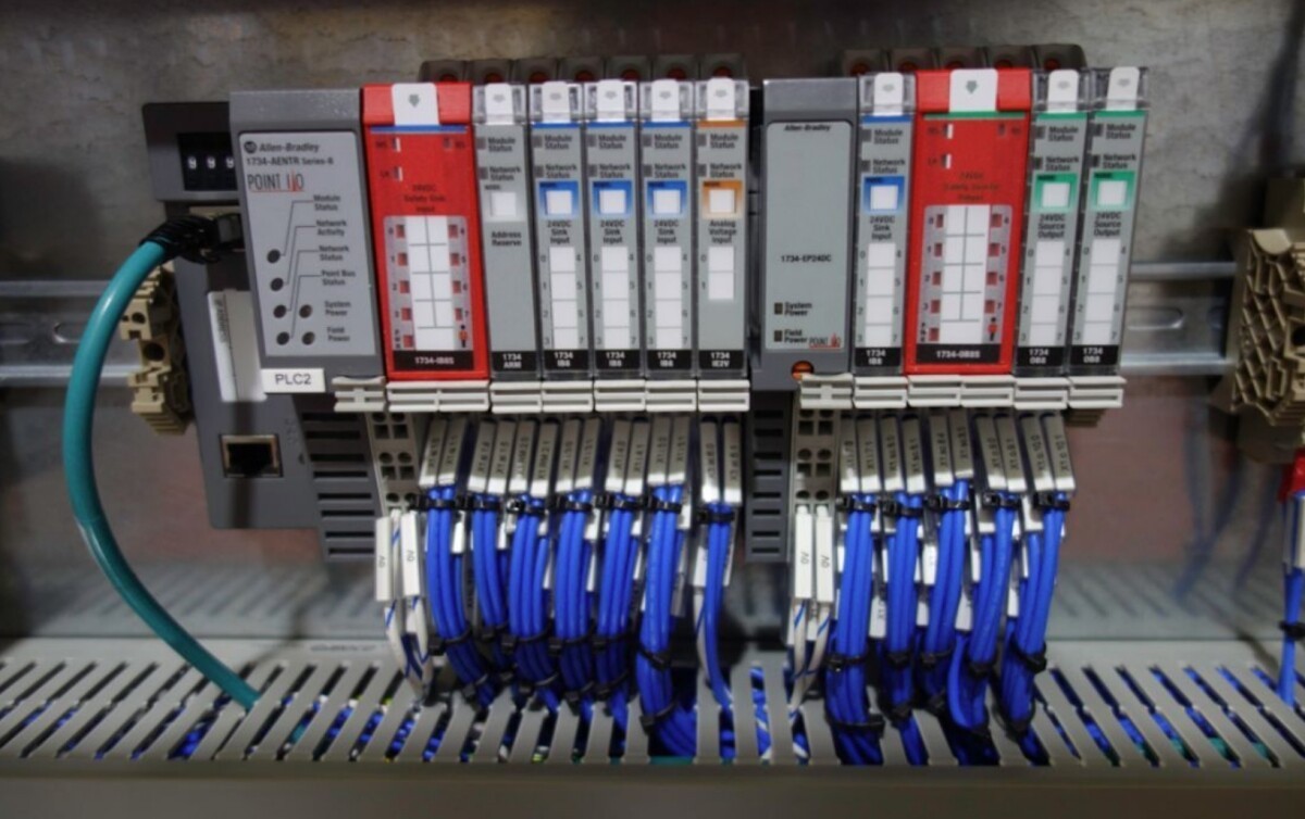 New In Box 2097-V34PR5-LM AB Kinetix 350 2.0kW Servo Drive 2097V34PR5LM