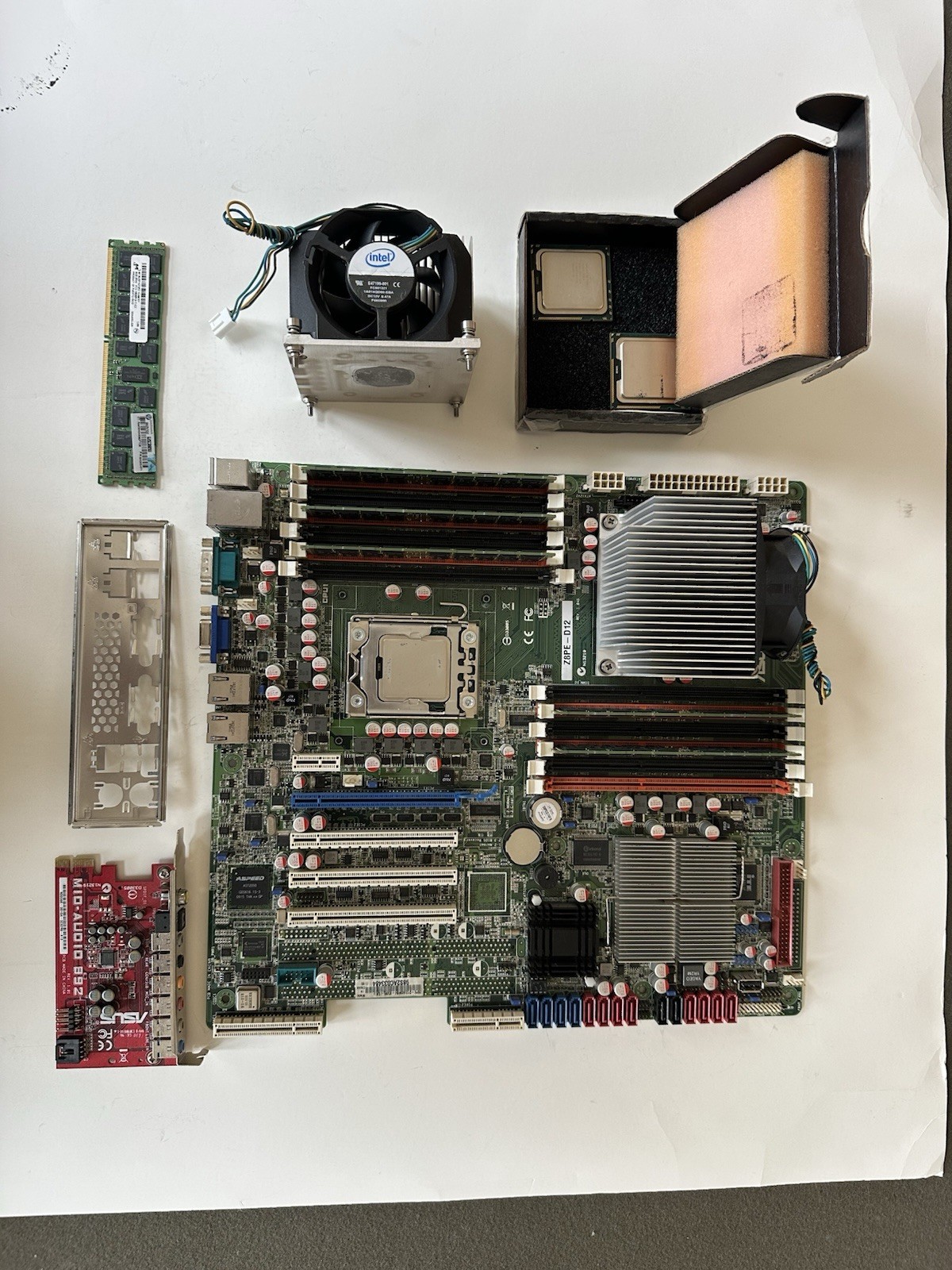 ASUS Z8PE-D12 Bundle Dual Xeon L5640 48GB RAM MIO-Audio 892, IO Shield, E5504