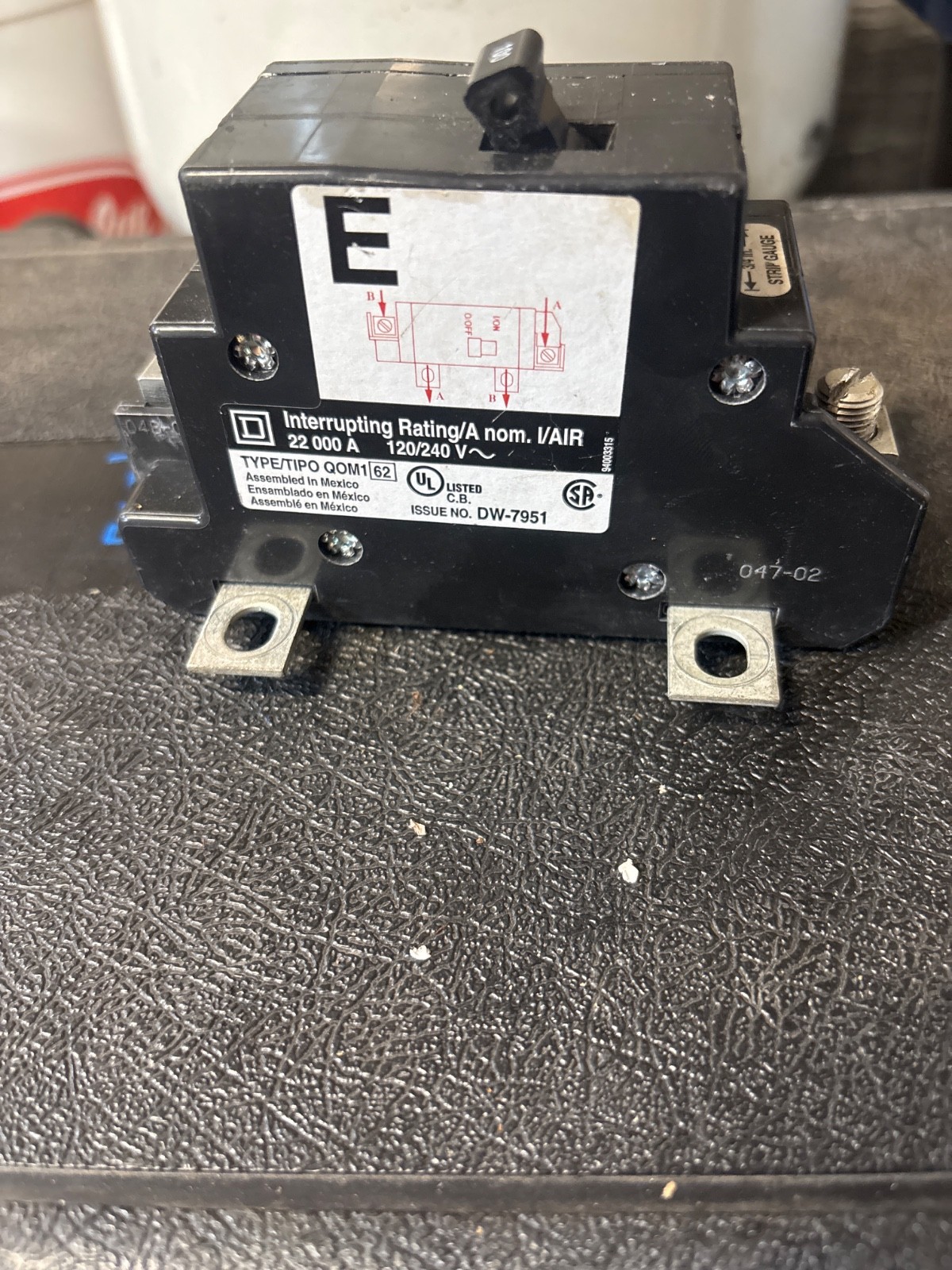 Square D QOM100VH8106 22kA 2 Pole 100 Amp Bolt On Main Circuit Breaker