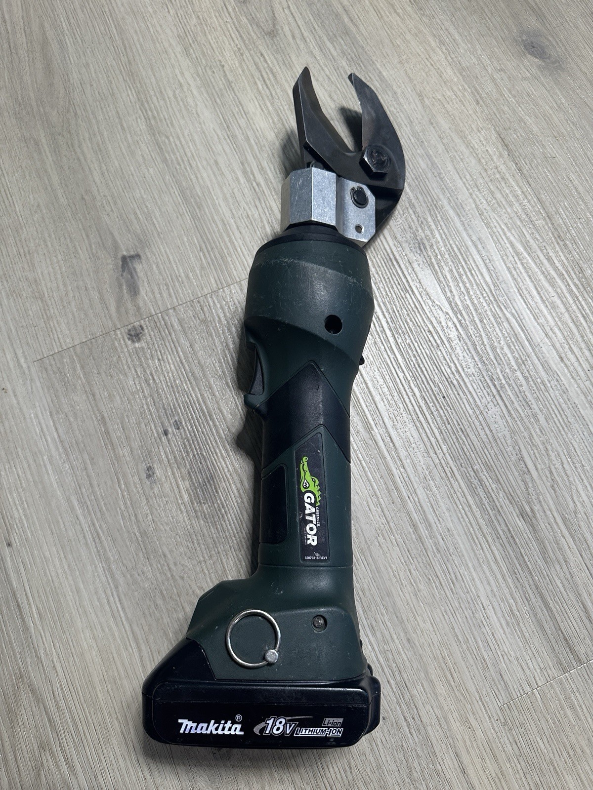 Greenlee Gator Cable Cutter ES32X W/Battery Pre-owned Very NICE SHEARS!