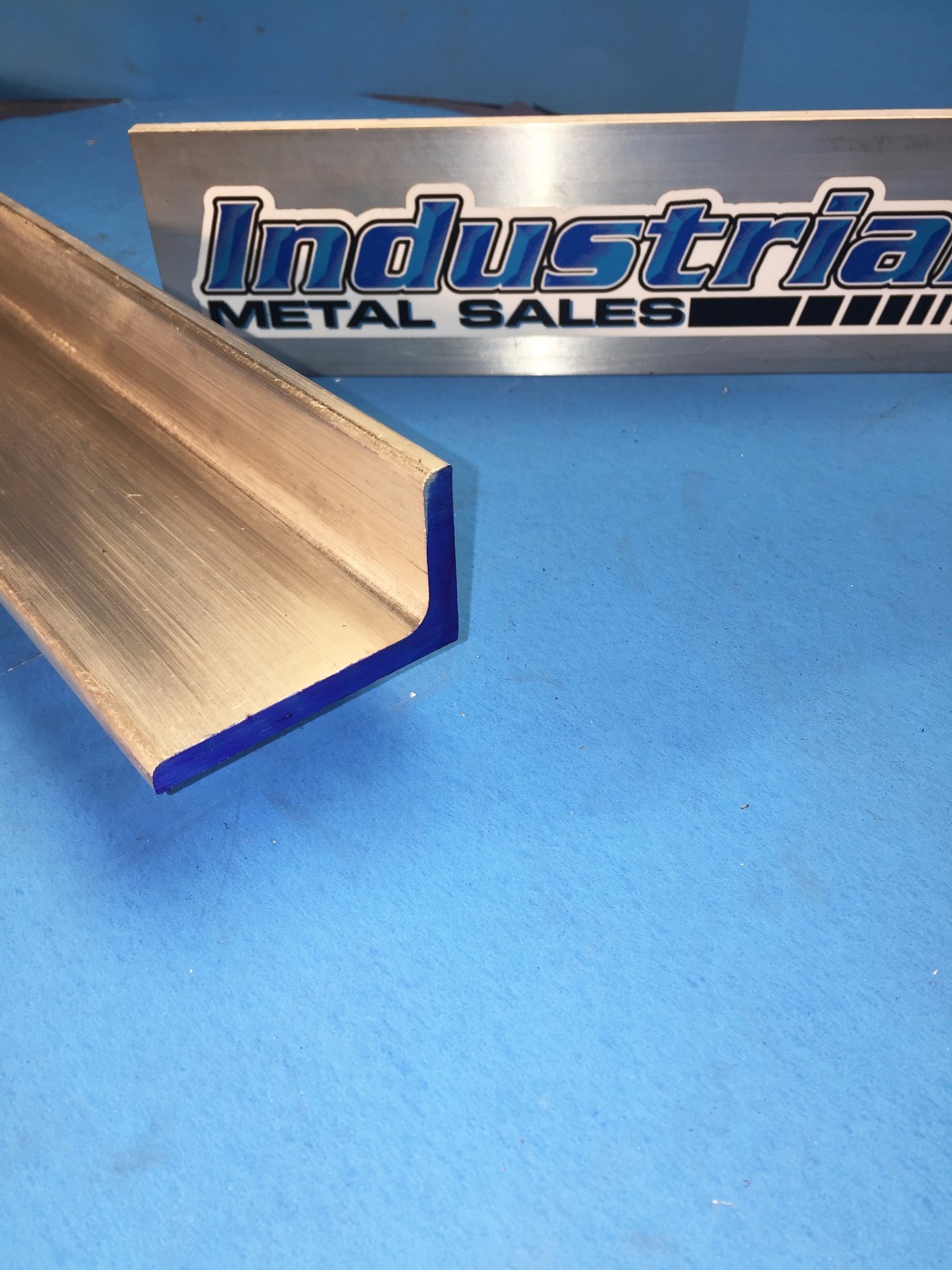 1-1/2″ x 2-1/2″ x 12″-Long x 1/4″ Thick 6061Aluminum Angle >1.5″ x 2.5″ x .250″