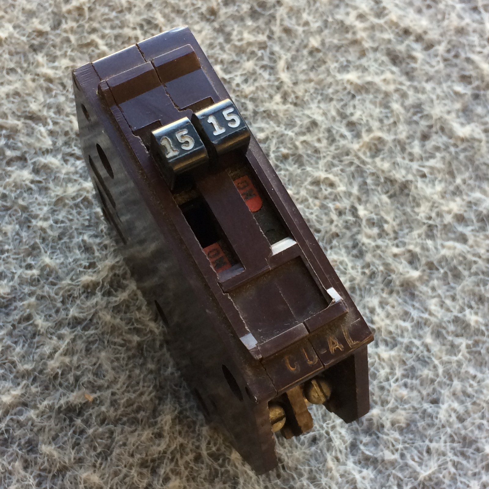 WADSWORTH B1515 A1515 TWIN BREAKER 1-POLE 15A & 1- POLE 15A WA1515 – Flaw –