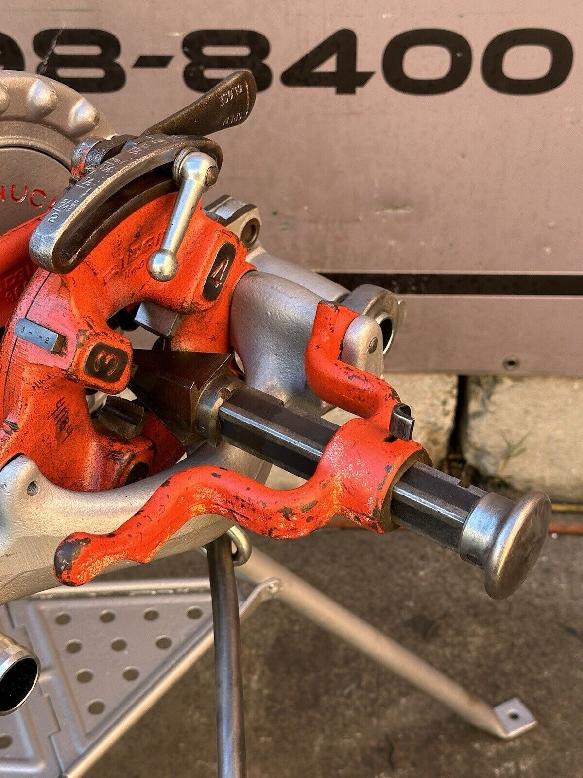 RIDGID 300 PIPE THREADING MACHINE + FOOT SWITCH , CARRIAGE NICE REFURBISHED