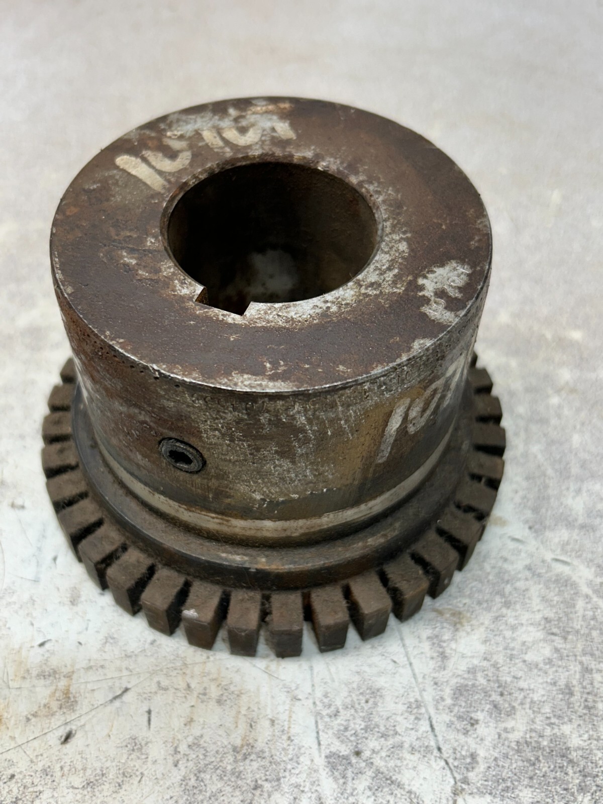 NEW NO BOX FALK COUPLING HUB BORE 1-5/8» 1070T