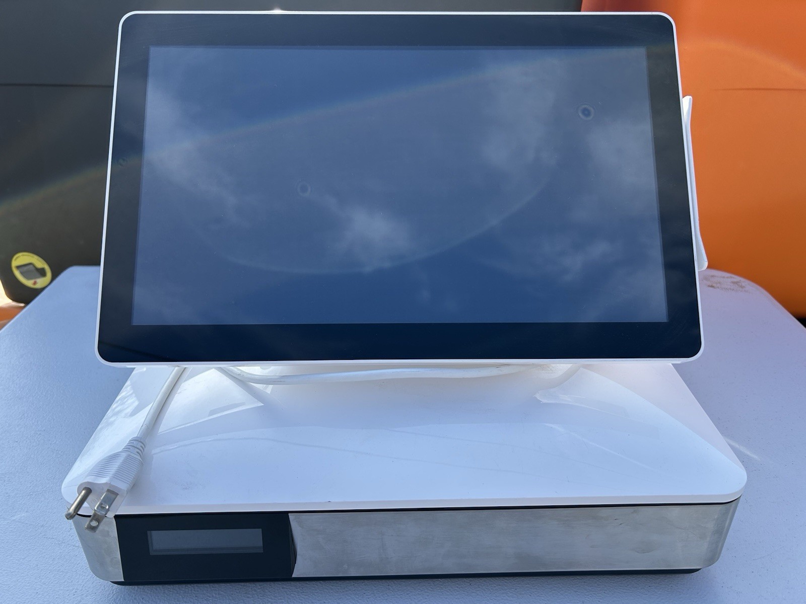 Elo Touch Solutions PayPoint Plus Retail POS E347513 15.6″ 3gb RAM 32gb Storage