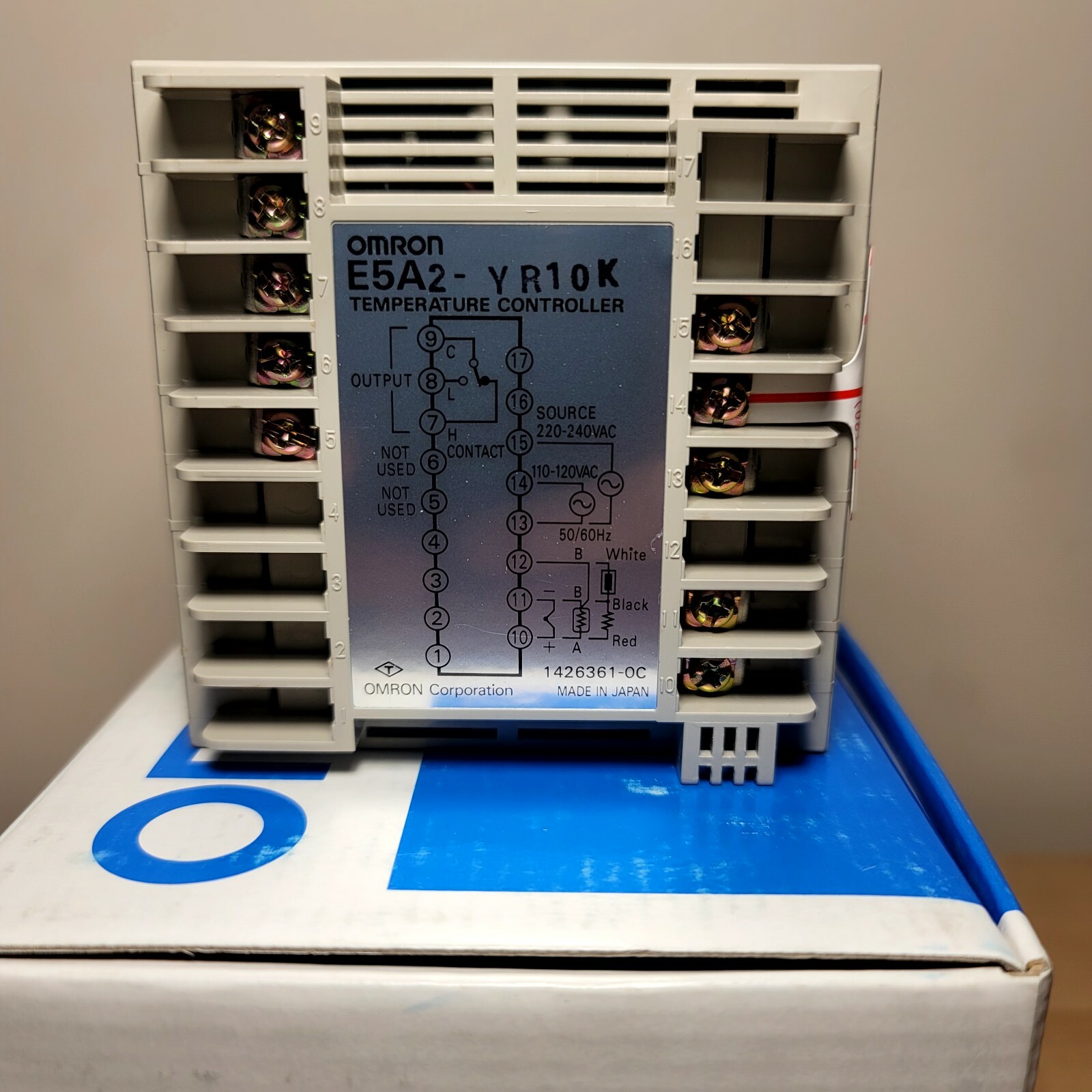 Omron E5A2-YR10K Analog Temperature Controller 32-1472F AC 110/120VAC 220/240VAC