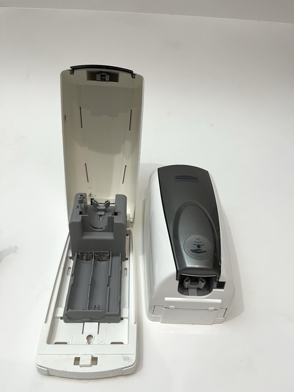 Rubbermaid Commercial AutoFoam Touch-Free Dispenser 1100 mL