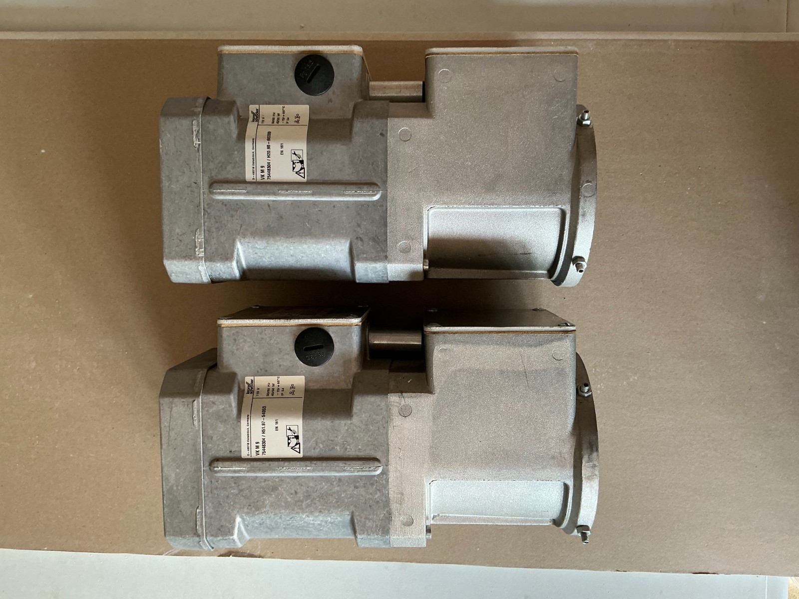RETIREMENT PRICE Two Krom Schroder VK M 9 75448304 Motorised Gas Vlv’s