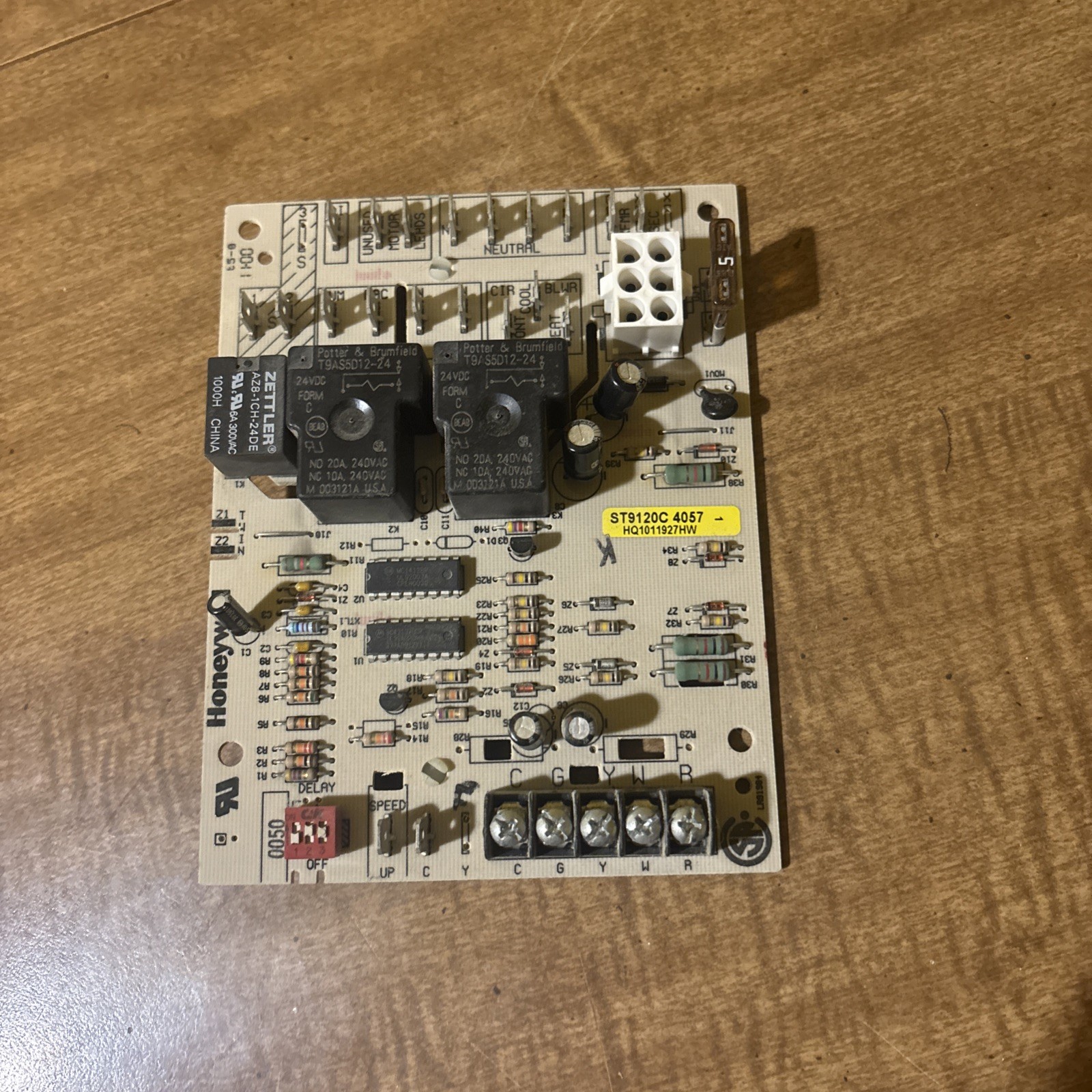 Honeywell HQ1011927HW Furnace Control Circuit Board (ST9120C4057)