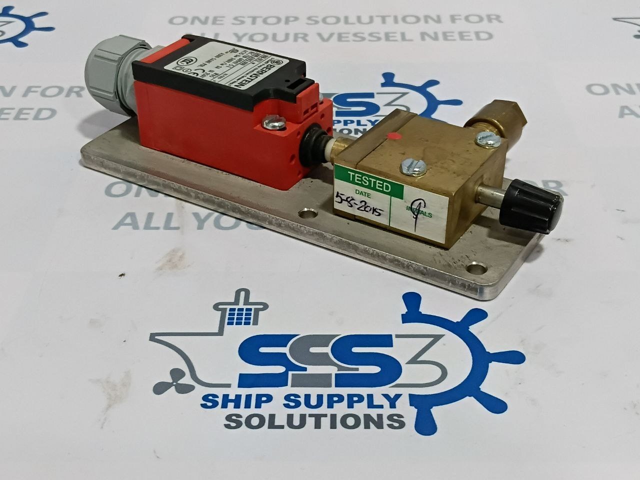 Bernstein I88-U1Z w Limit Switch 608.6103.008 AC15 Ue 240V/Ie 3A Ui 250V IP65