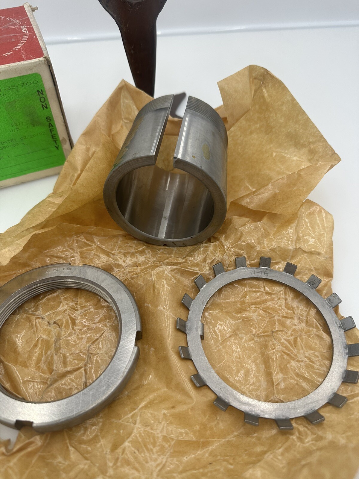 SKF SNW 16 X 2-11/16 Adapter Sleeve Assembly 3.137-12-Thread 2-1/16″Bore NEW OEM