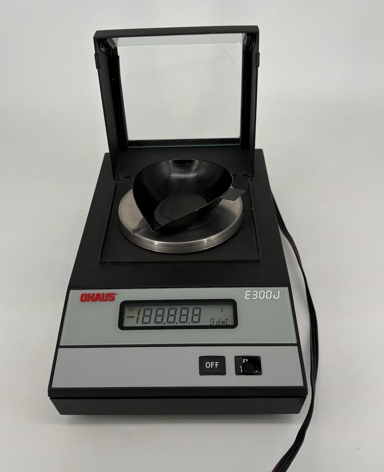 Ohaus Scale E300j – See Photos