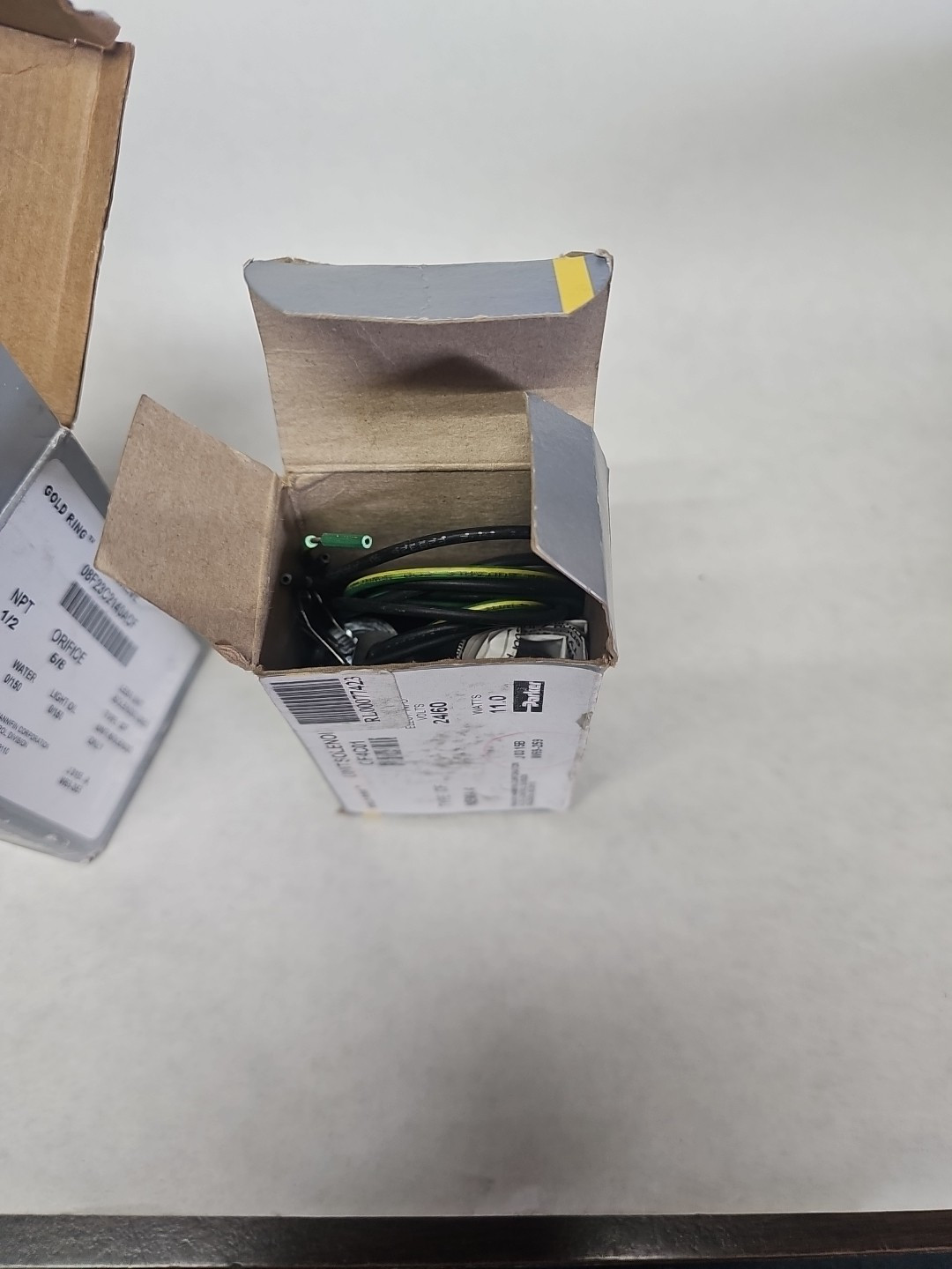 * PARKER Shut-off Valve # 08F23C2140ACF & Unit Solenoid # CF4C01 24/60v 1/2″ NPT