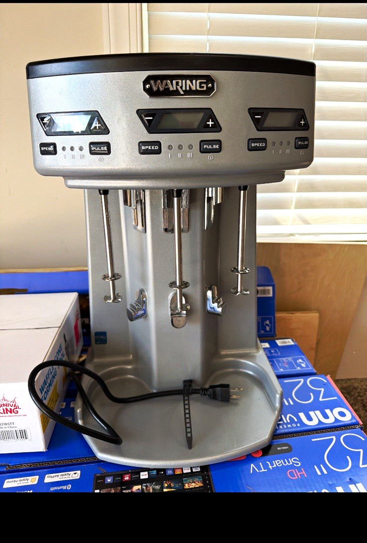 Waring WDM360TX Commercial Freestanding Milkshake Mixer, Triple 3 Spindles