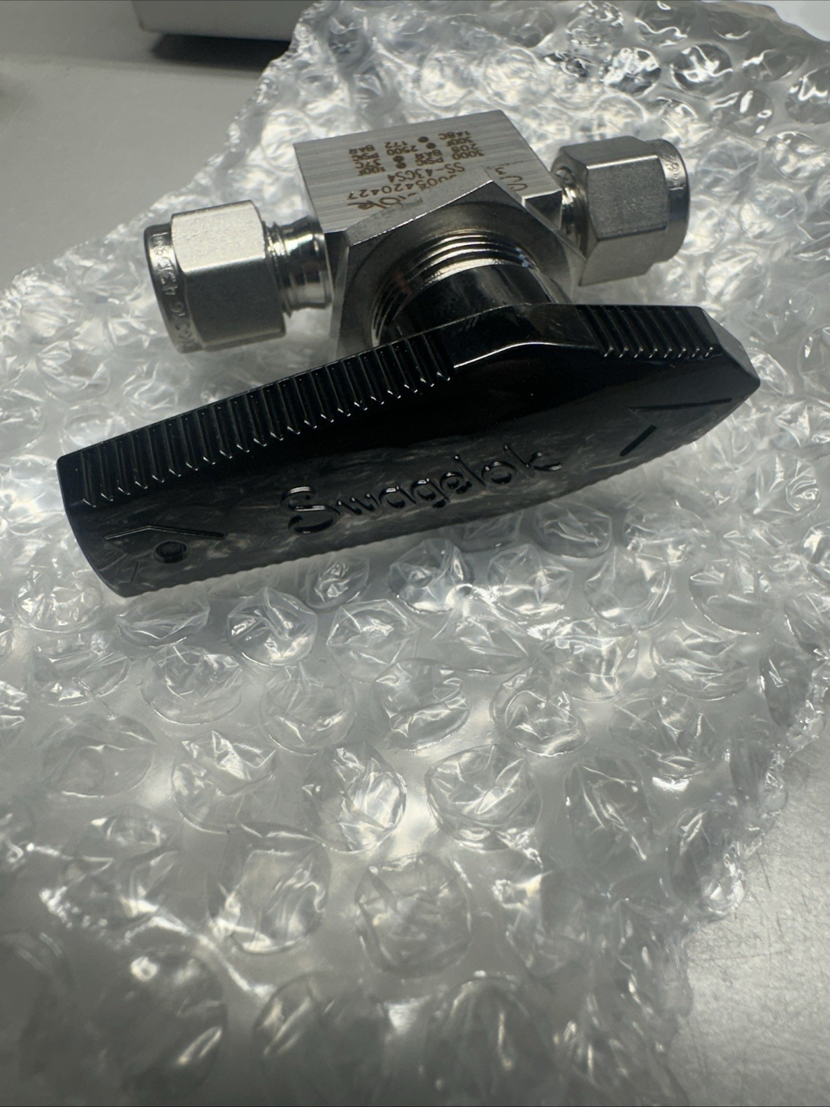 Swagelok SS-43GS4 Ball Valve 1/4” Tubing 3000 PSI Stainless Steel New