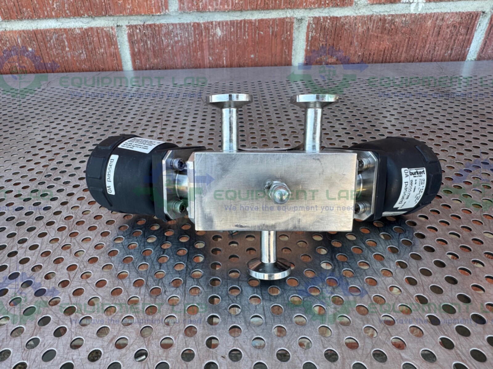 2 Burkert 2031 A 8.0 00 00 0000 3-Way Pneumatic Solenoid Valve